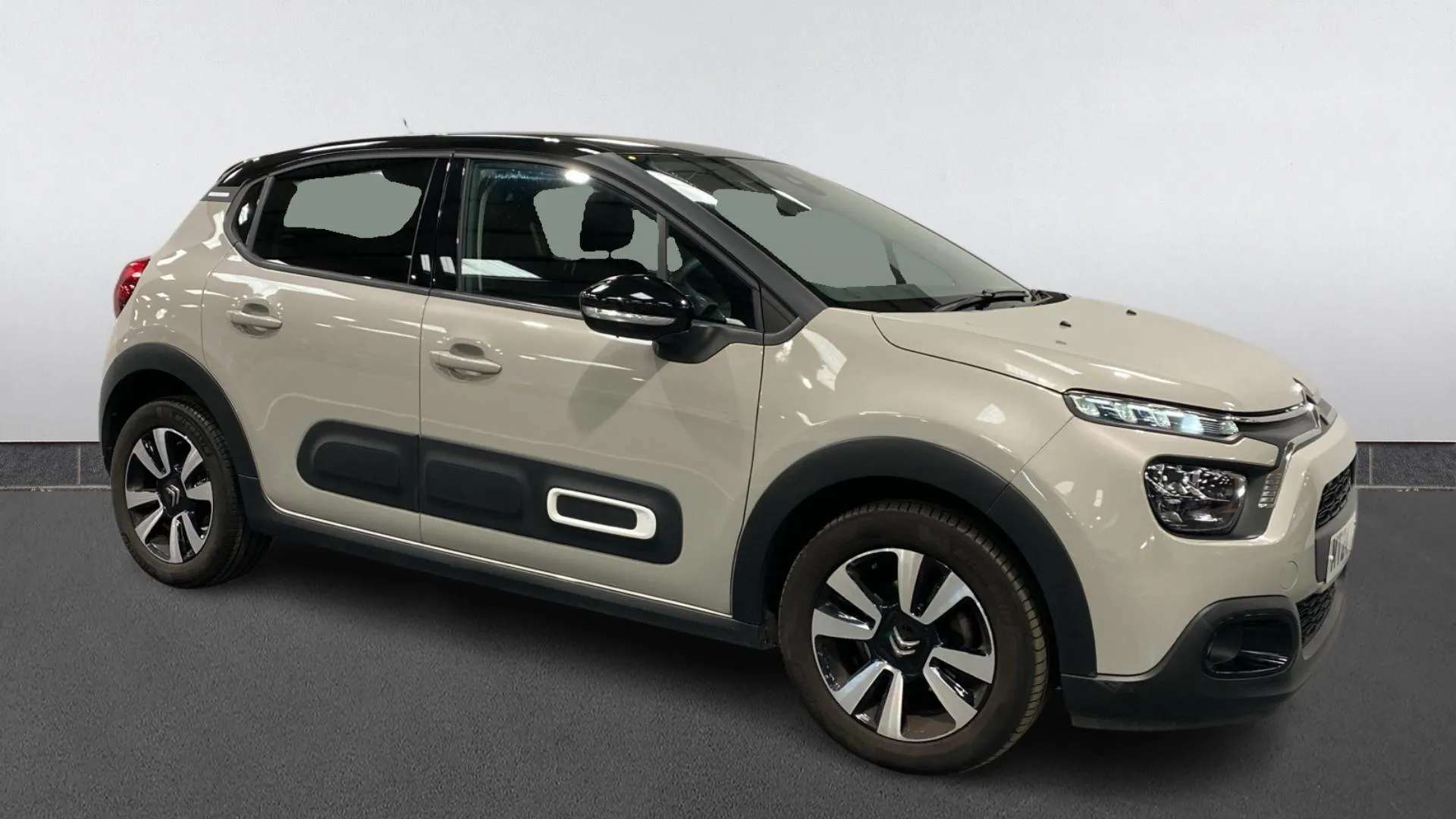 A 2024 CITROEN C3 1.2 PureTech 110 Plus EAT6 A 2024 CITROEN C3 1.2 PureTech 110 Plus EAT6