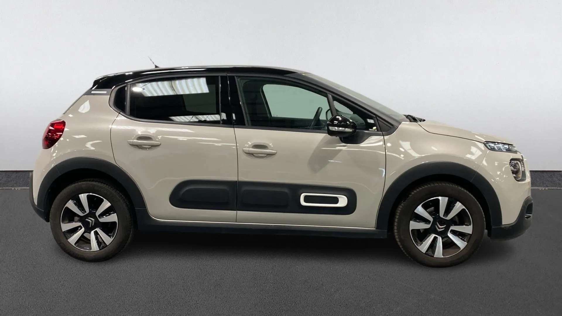 A 2024 CITROEN C3 1.2 PureTech 110 Plus EAT6 A 2024 CITROEN C3 1.2 PureTech 110 Plus EAT6