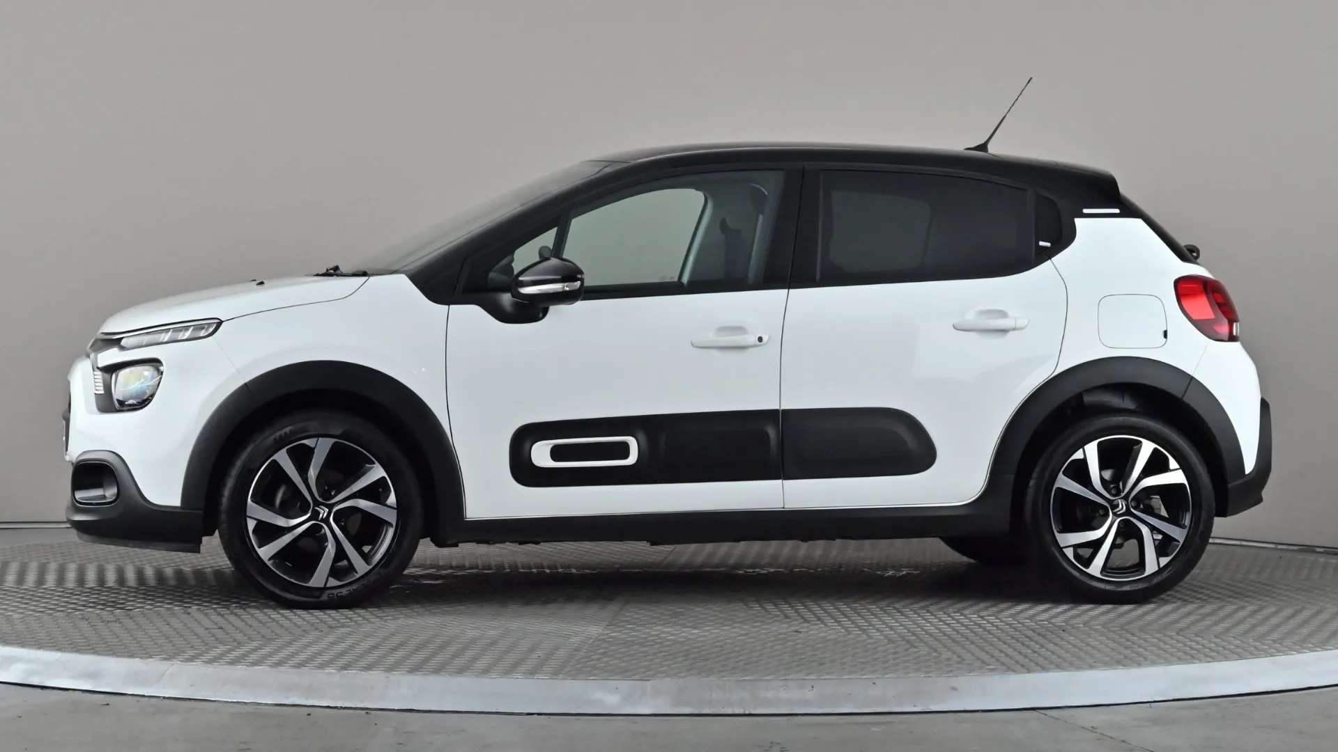 A 2023 CITROEN C3 1.2 PureTech 110 Shine Plus A 2023 CITROEN C3 1.2 PureTech 110 Shine Plus