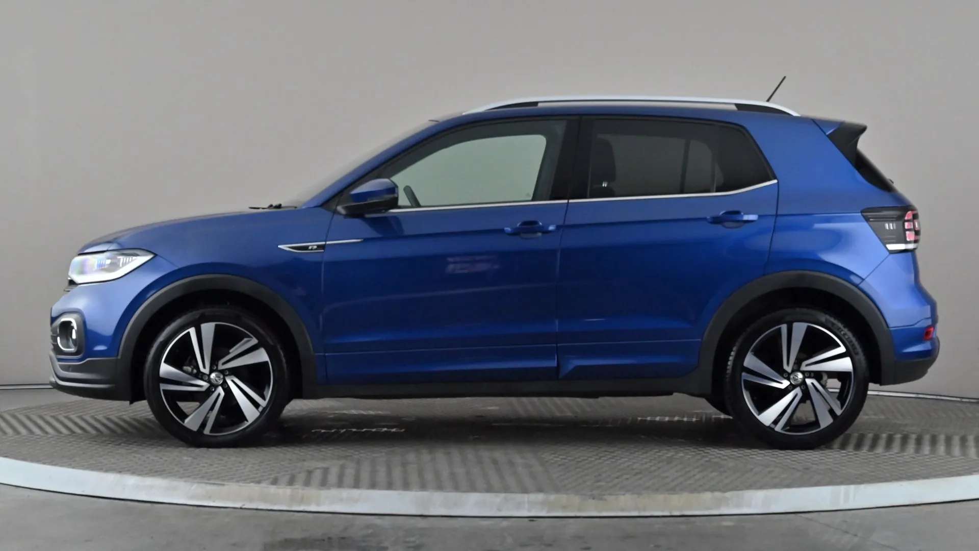 A 2020 VOLKSWAGEN T-CROSS 1.0 TSI 115 R-Line DSG A 2020 VOLKSWAGEN T-CROSS 1.0 TSI 115 R-Line DSG