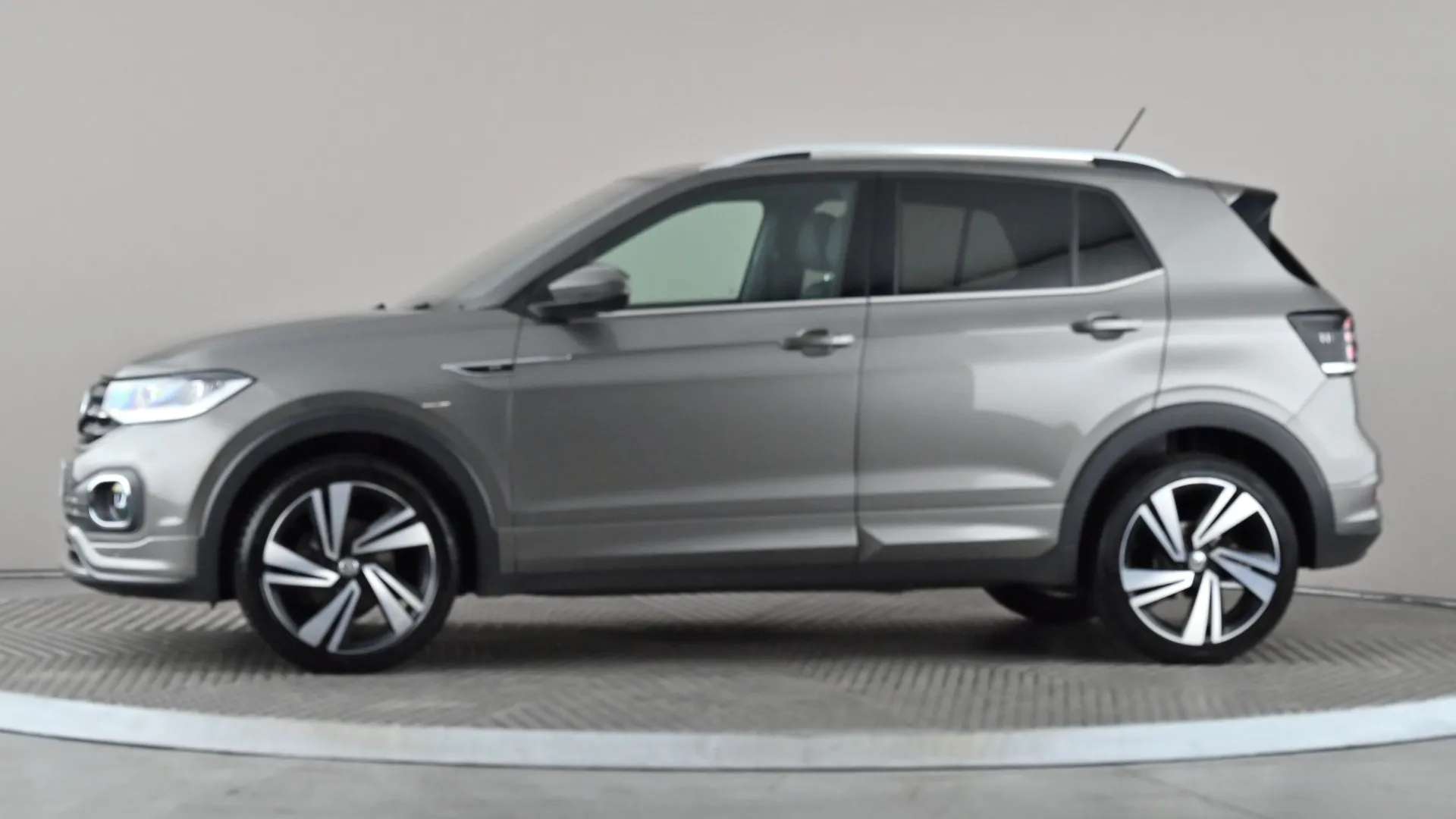 A 2019 VOLKSWAGEN T-CROSS 1.0 TSI 115 R-Line DSG A 2019 VOLKSWAGEN T-CROSS 1.0 TSI 115 R-Line DSG