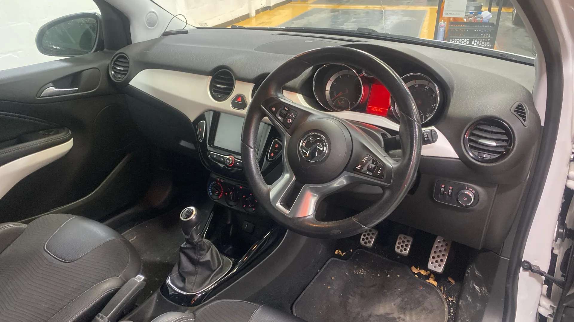 A 2017 VAUXHALL ADAM 1.2i Energised A 2017 VAUXHALL ADAM 1.2i Energised