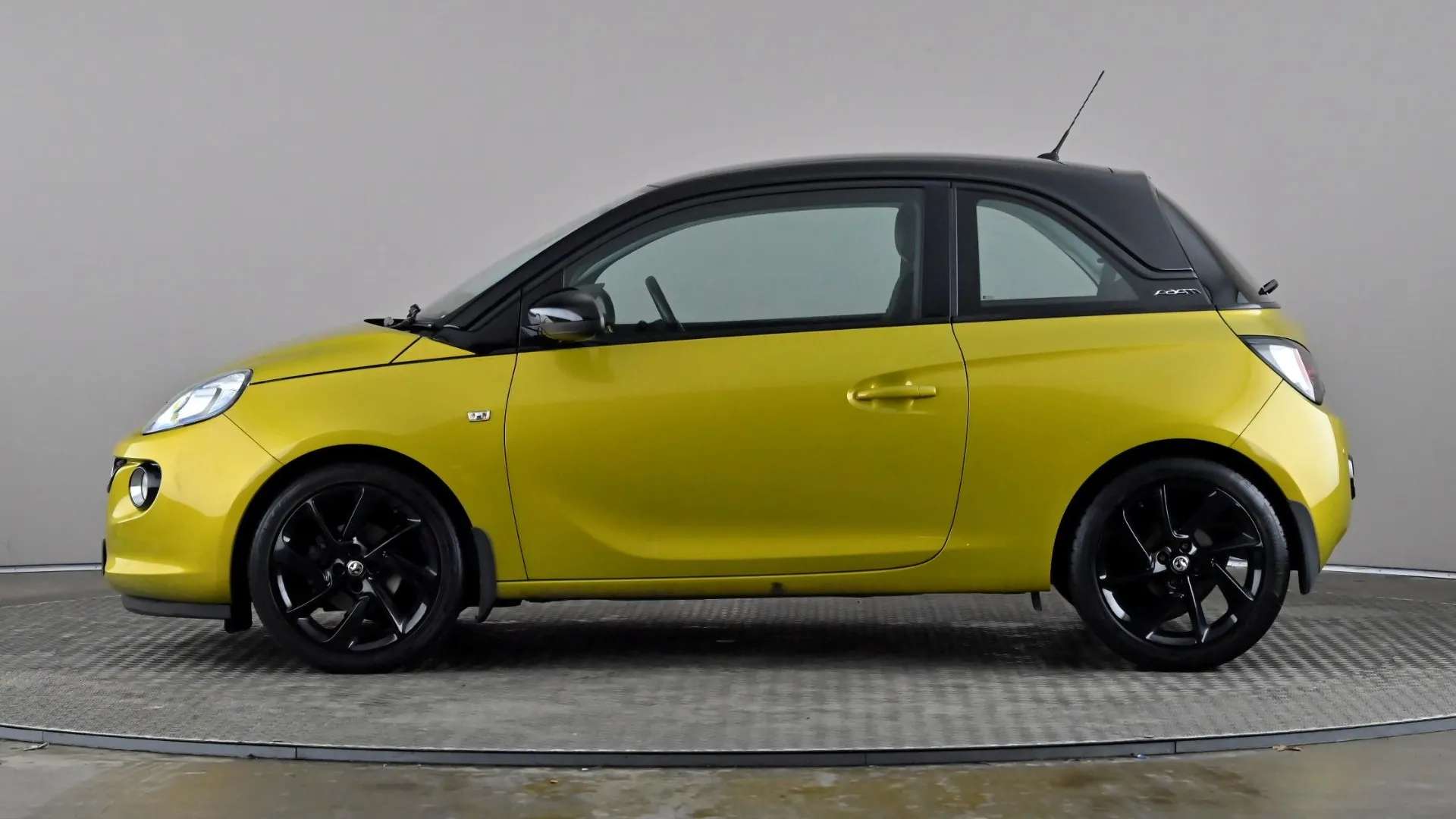 A 2017 VAUXHALL ADAM 1.2i Energised A 2017 VAUXHALL ADAM 1.2i Energised