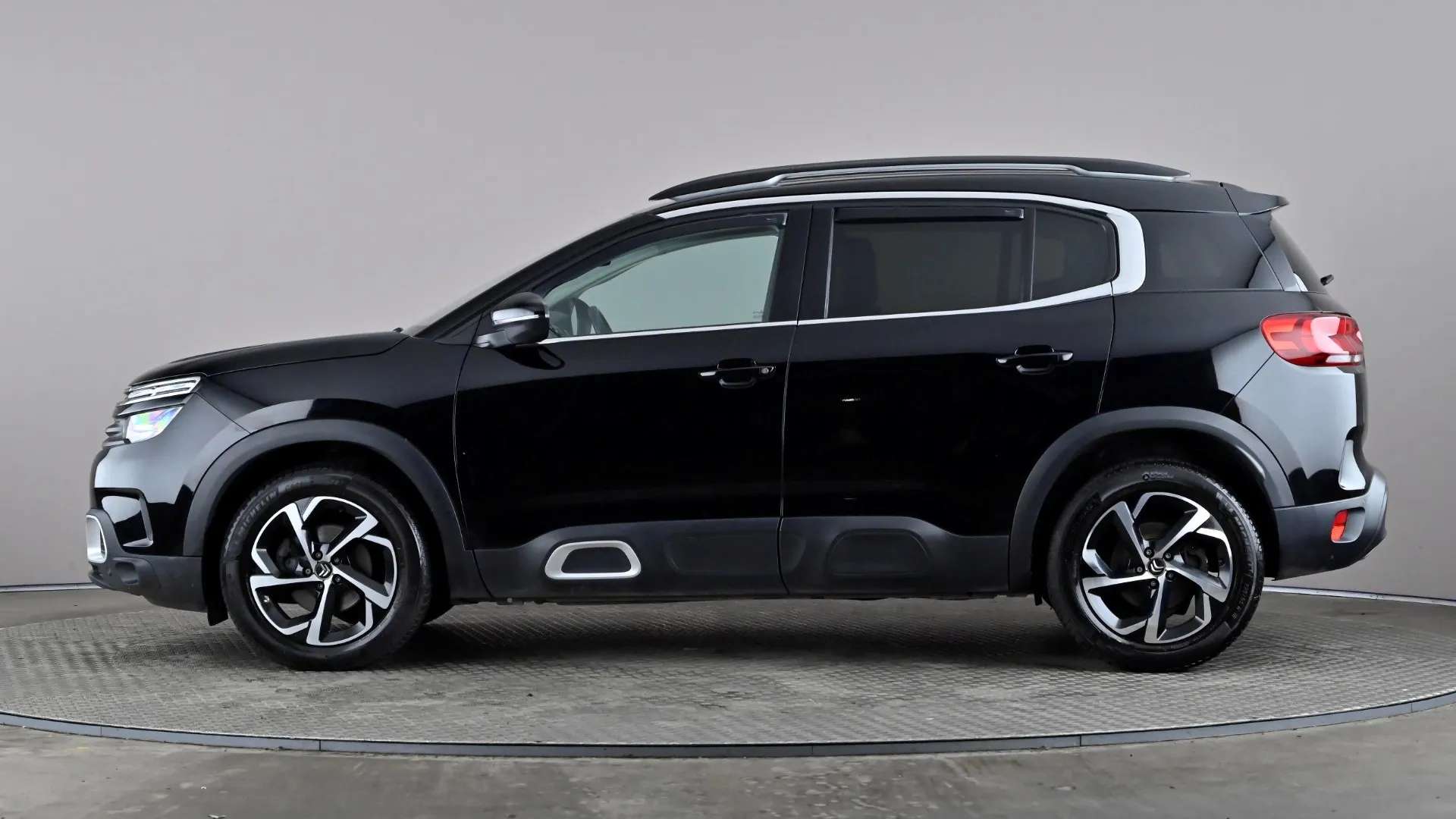 A 2022 CITROEN C5 AIRCROSS 1.5 BlueHDi 130 Shine EAT8 A 2022 CITROEN C5 AIRCROSS 1.5 BlueHDi 130 Shine EAT8