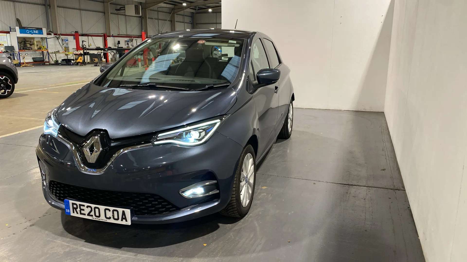 A 2020 RENAULT ZOE 100kW i Iconic R135 50kWh Auto A 2020 RENAULT ZOE 100kW i Iconic R135 50kWh Auto