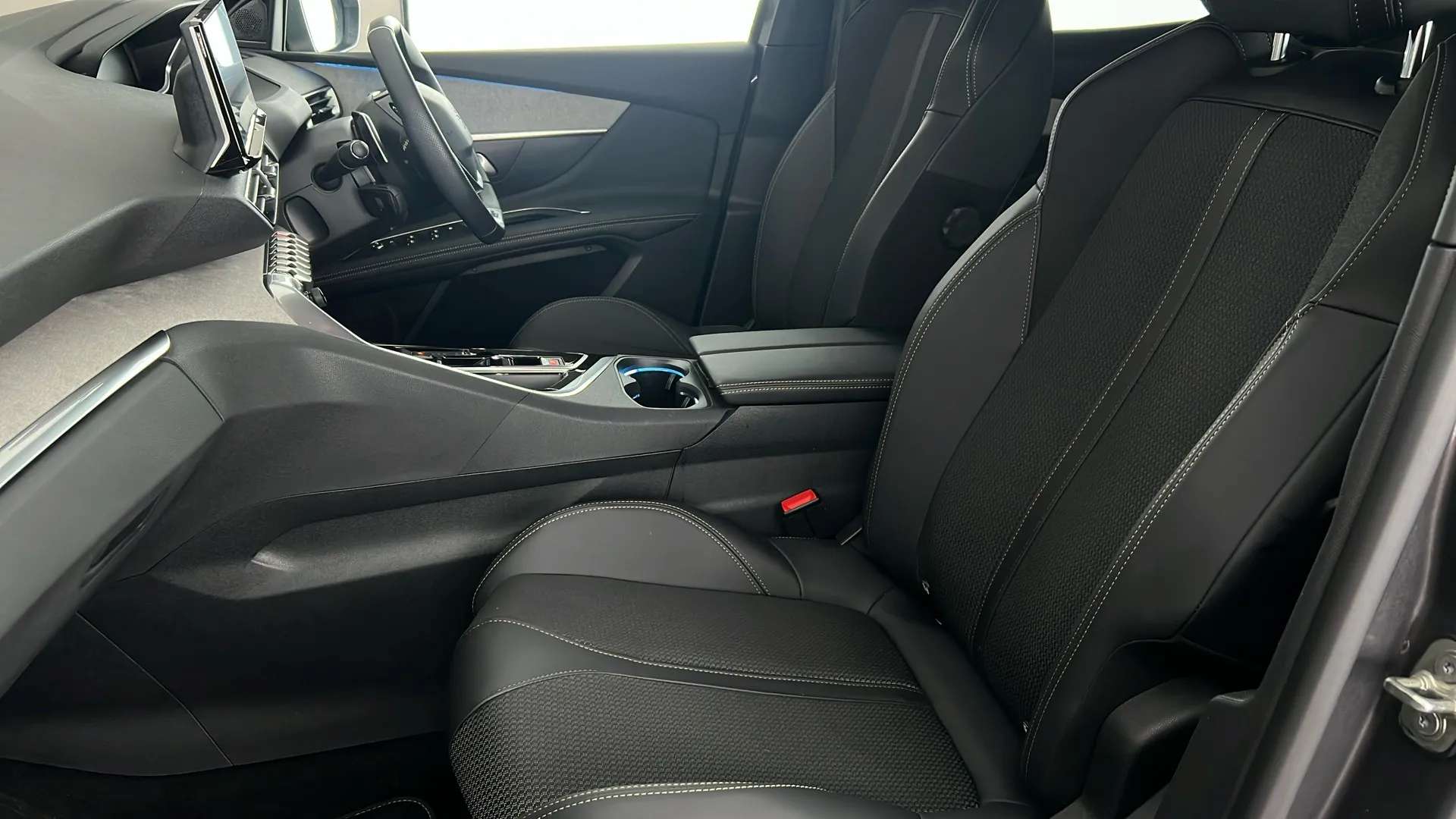 2023 PEUGEOT 3008 2023 PEUGEOT 3008