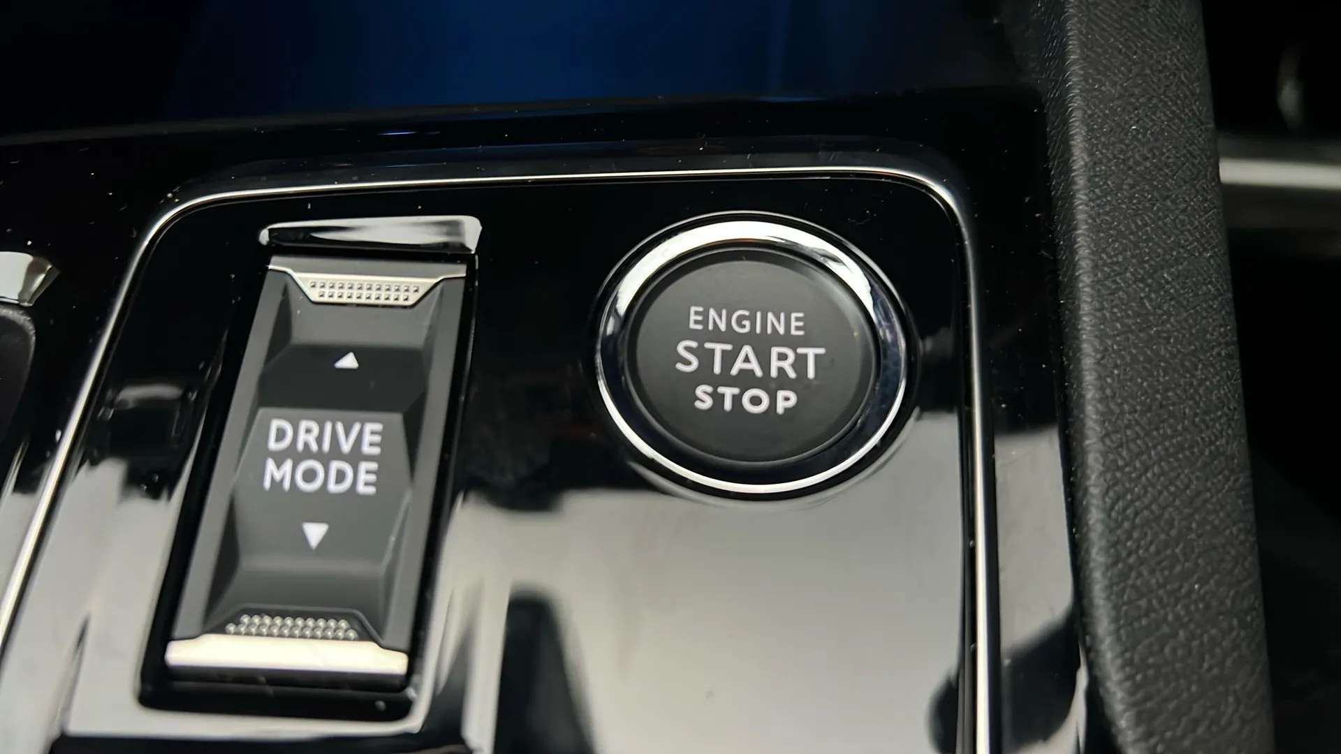 2023 PEUGEOT 3008 2023 PEUGEOT 3008