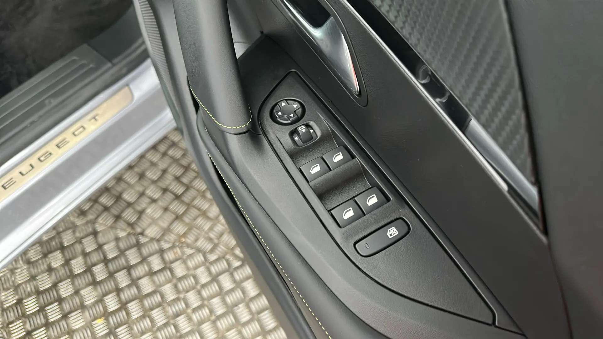 2025 PEUGEOT 2008 2025 PEUGEOT 2008