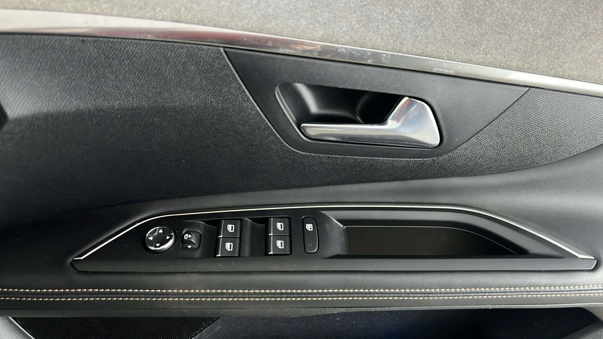 2024 PEUGEOT 5008 2024 PEUGEOT 5008