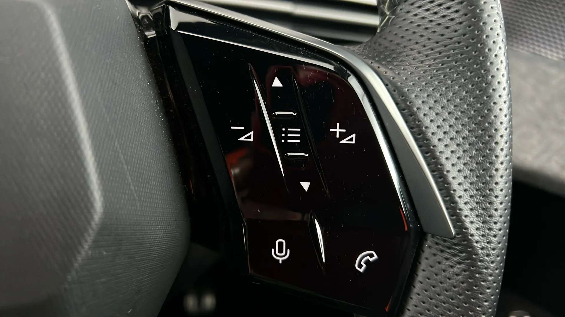 2024 PEUGEOT 5008 2024 PEUGEOT 5008