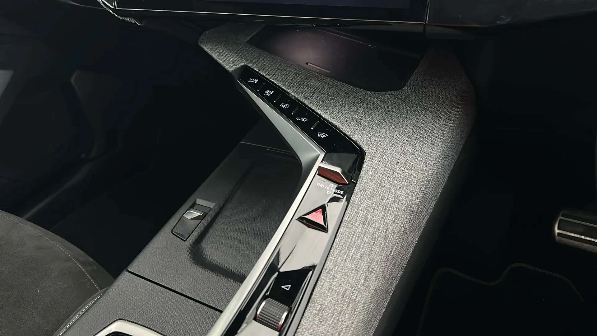 2024 PEUGEOT 5008 2024 PEUGEOT 5008