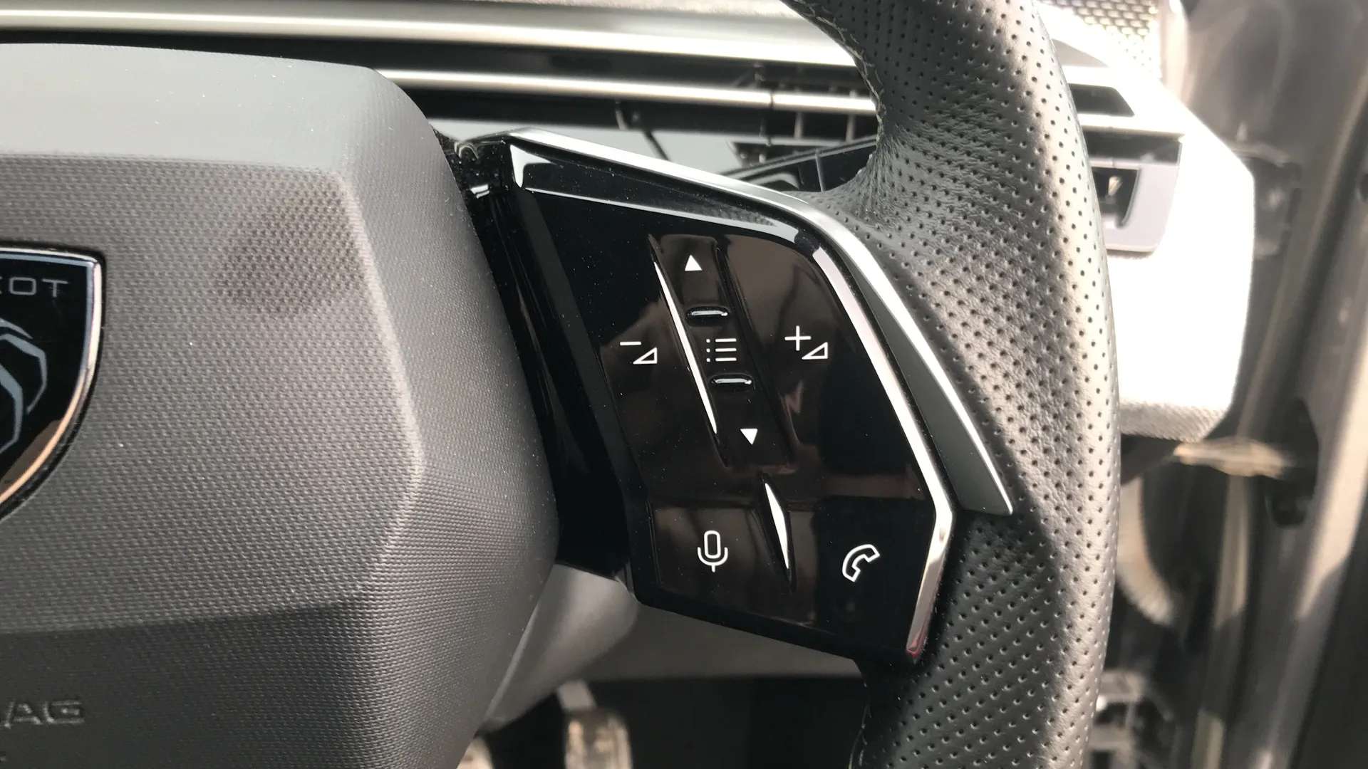 2023 PEUGEOT 3008 2023 PEUGEOT 3008