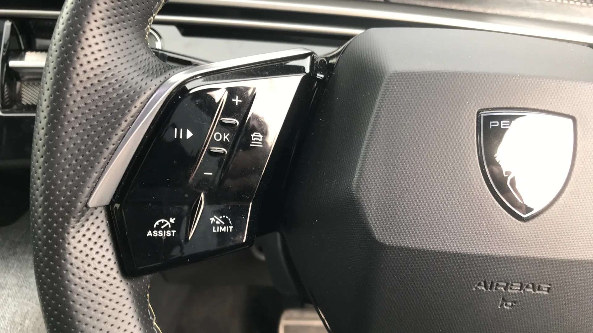 2023 PEUGEOT 3008 2023 PEUGEOT 3008