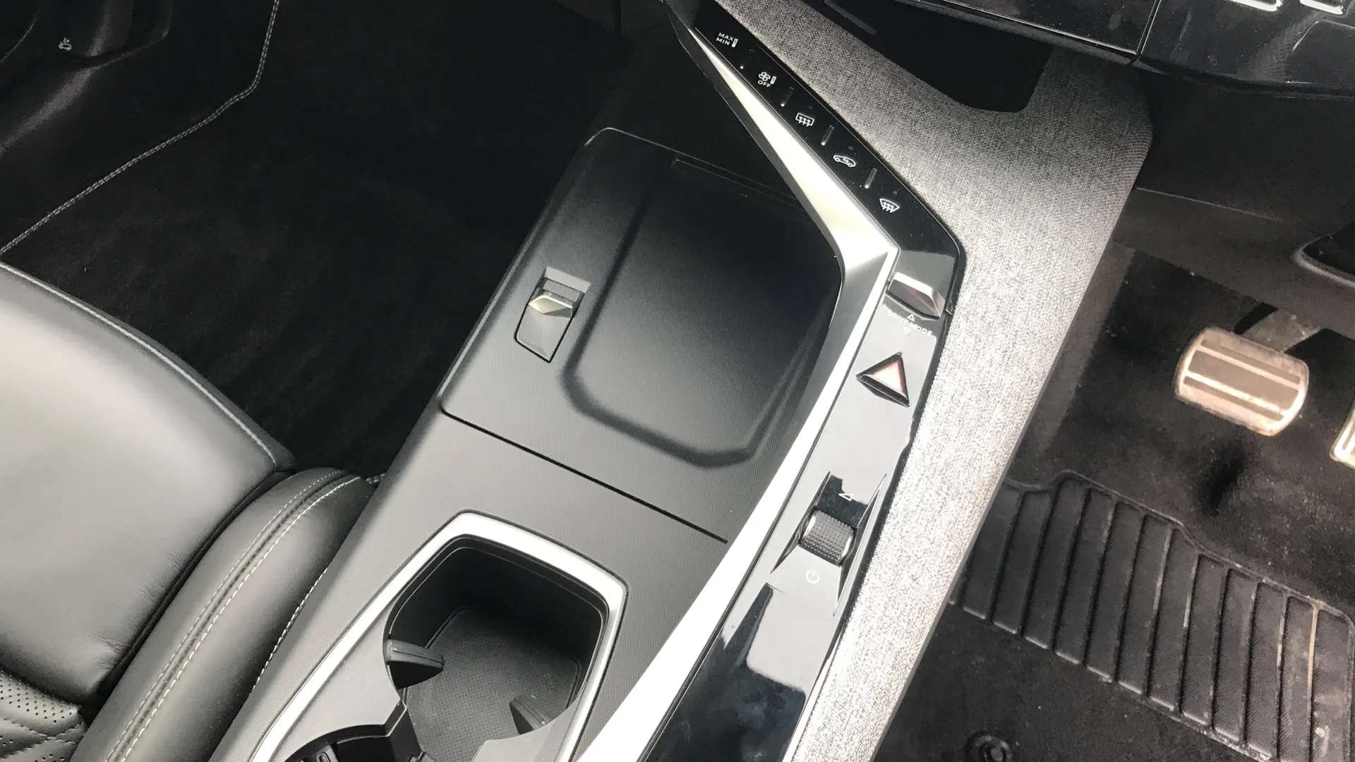 2023 PEUGEOT 3008 2023 PEUGEOT 3008