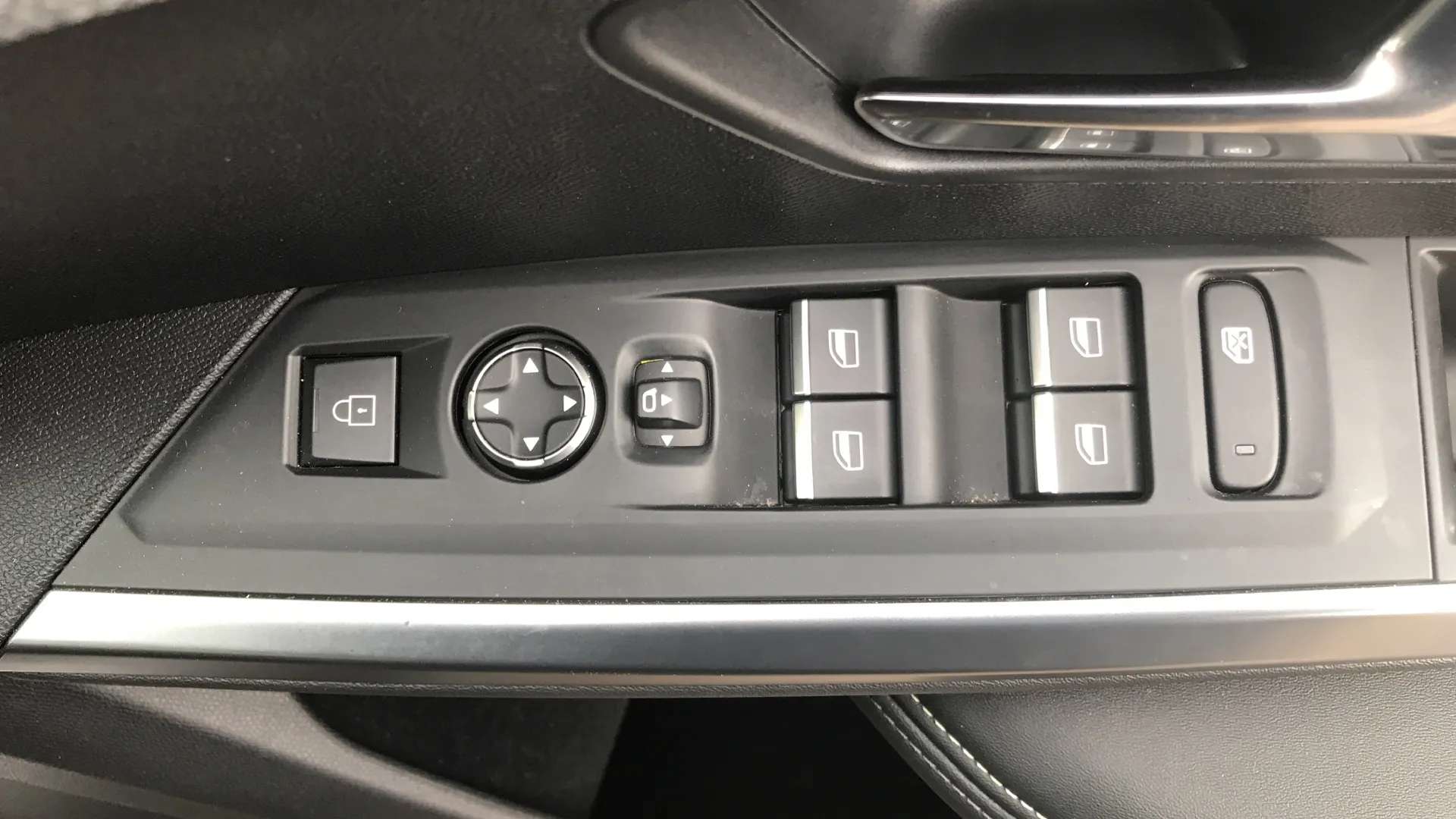 2023 PEUGEOT 3008 2023 PEUGEOT 3008