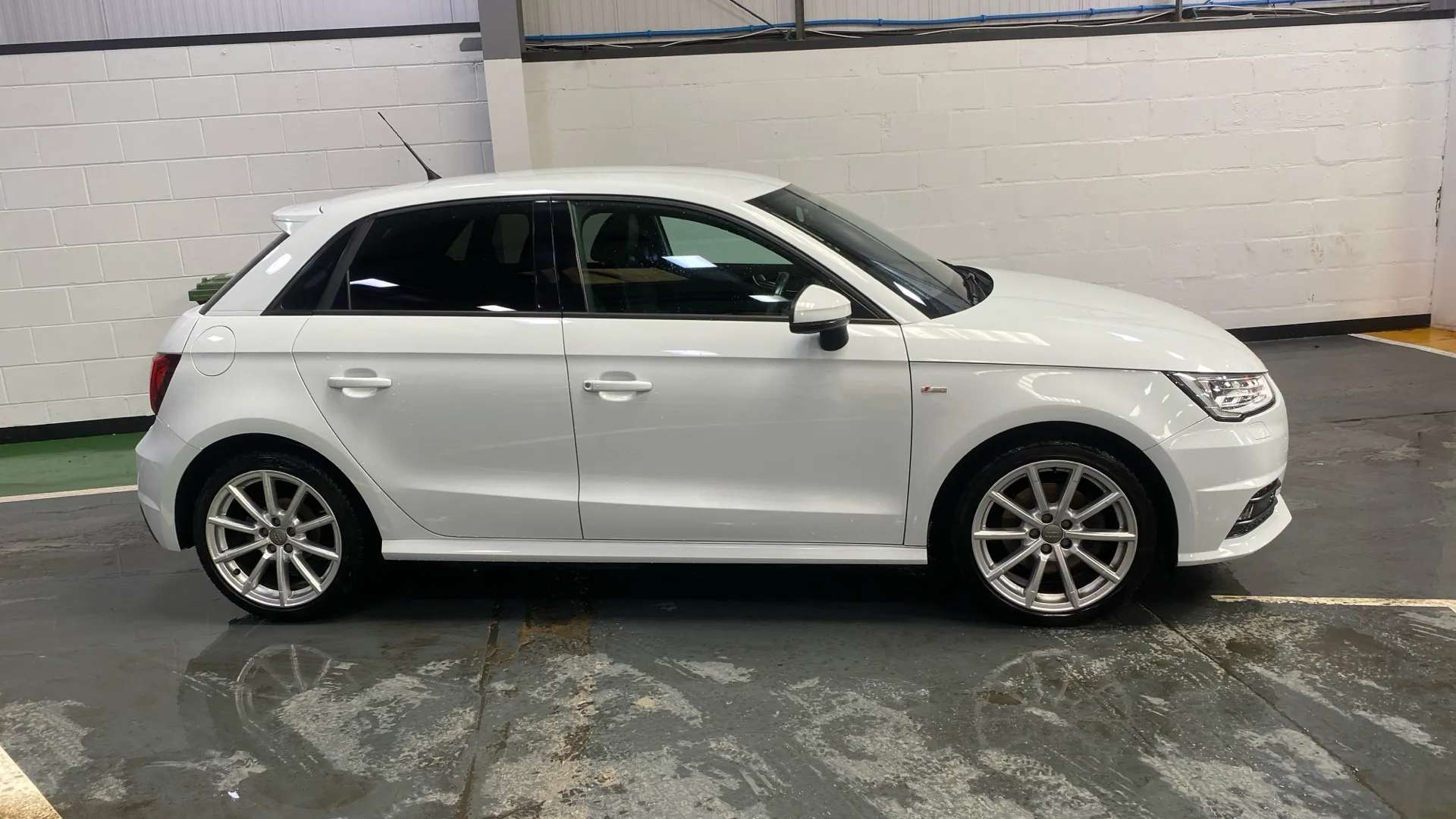 A 2017 AUDI A1 1.4 TFSI S Line A 2017 AUDI A1 1.4 TFSI S Line