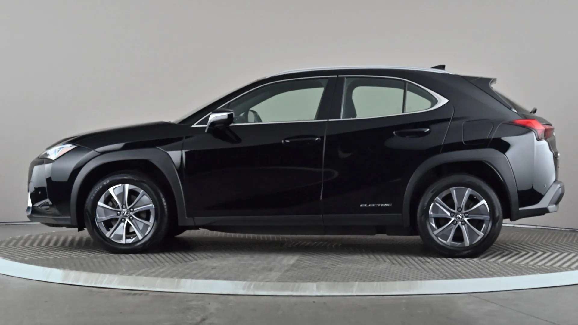 A 2022 LEXUS UX 300e 150kW 54.3 kWh E-CVT A 2022 LEXUS UX 300e 150kW 54.3 kWh E-CVT