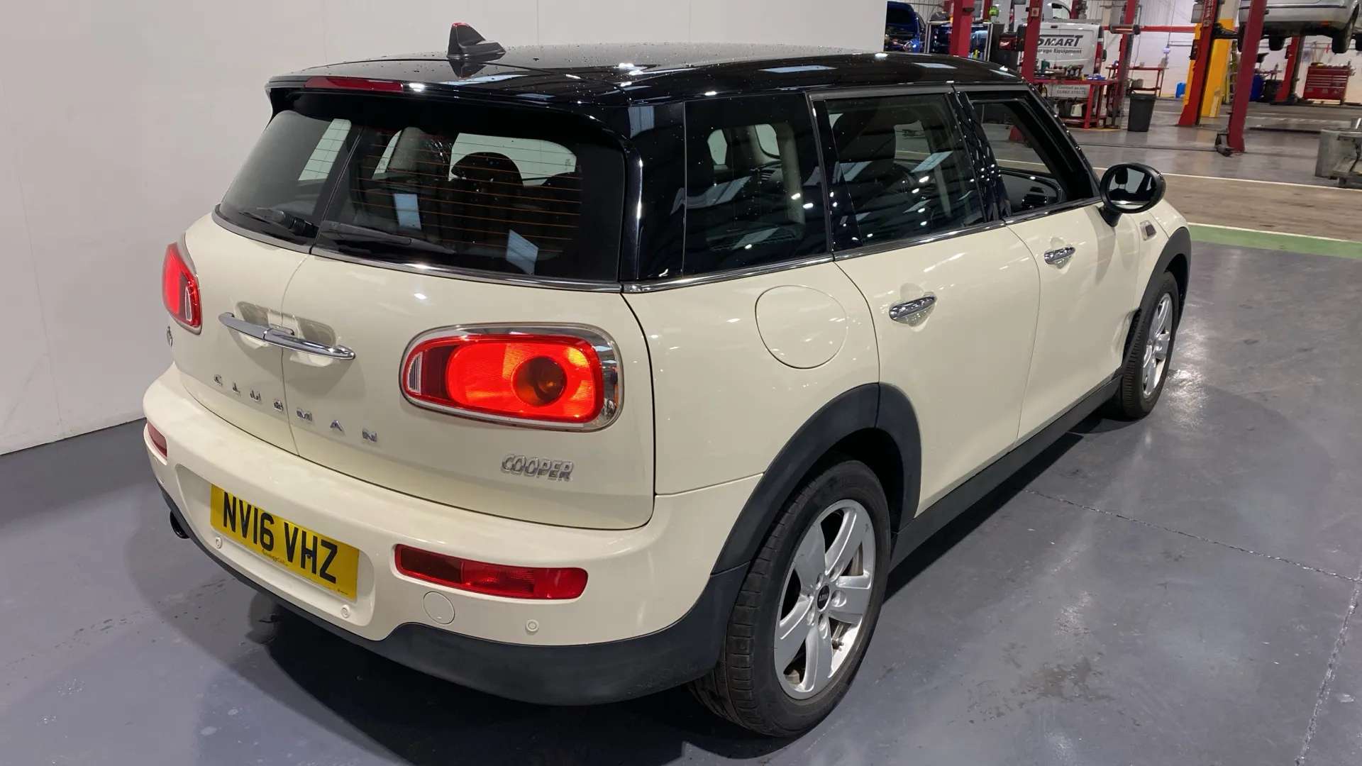 A 2016 MINI CLUBMAN 1.5 Cooper 6dr A 2016 MINI CLUBMAN 1.5 Cooper 6dr