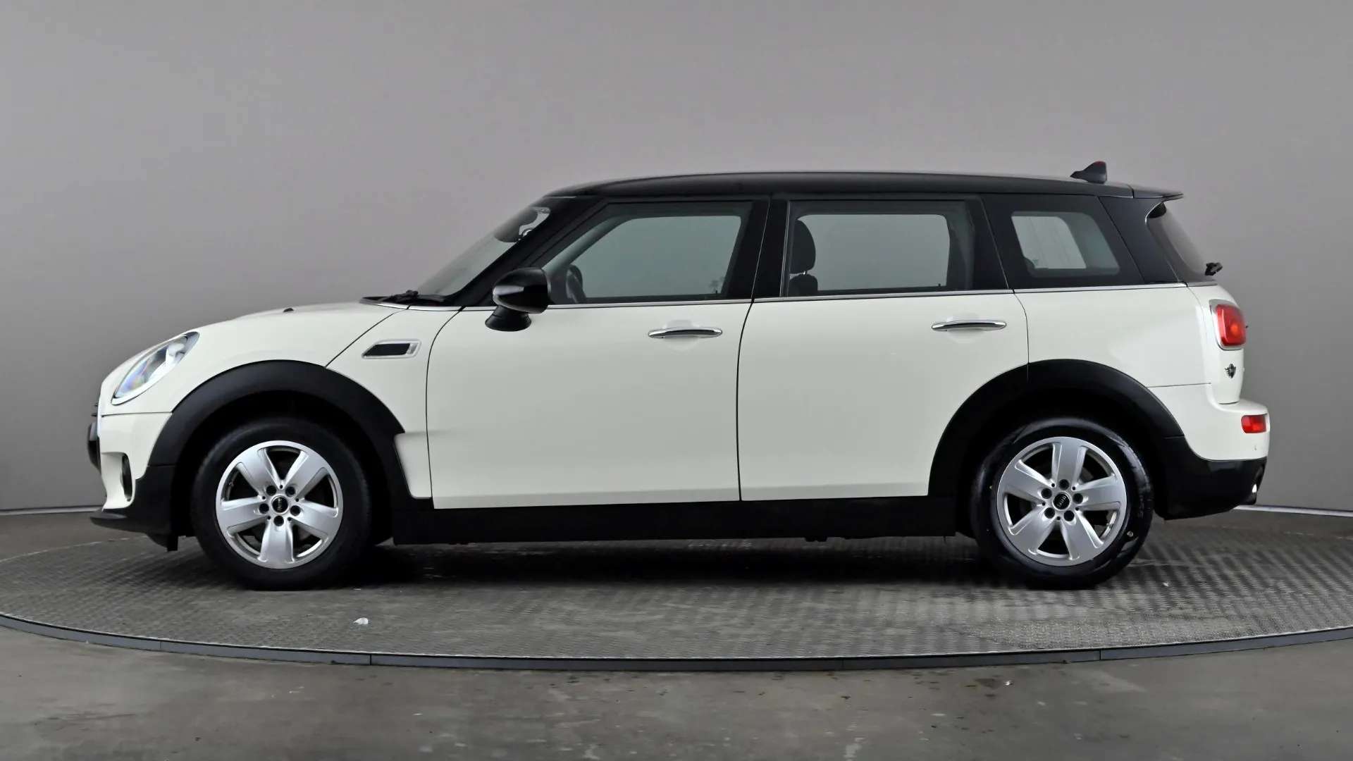 A 2016 MINI CLUBMAN 1.5 Cooper 6dr A 2016 MINI CLUBMAN 1.5 Cooper 6dr
