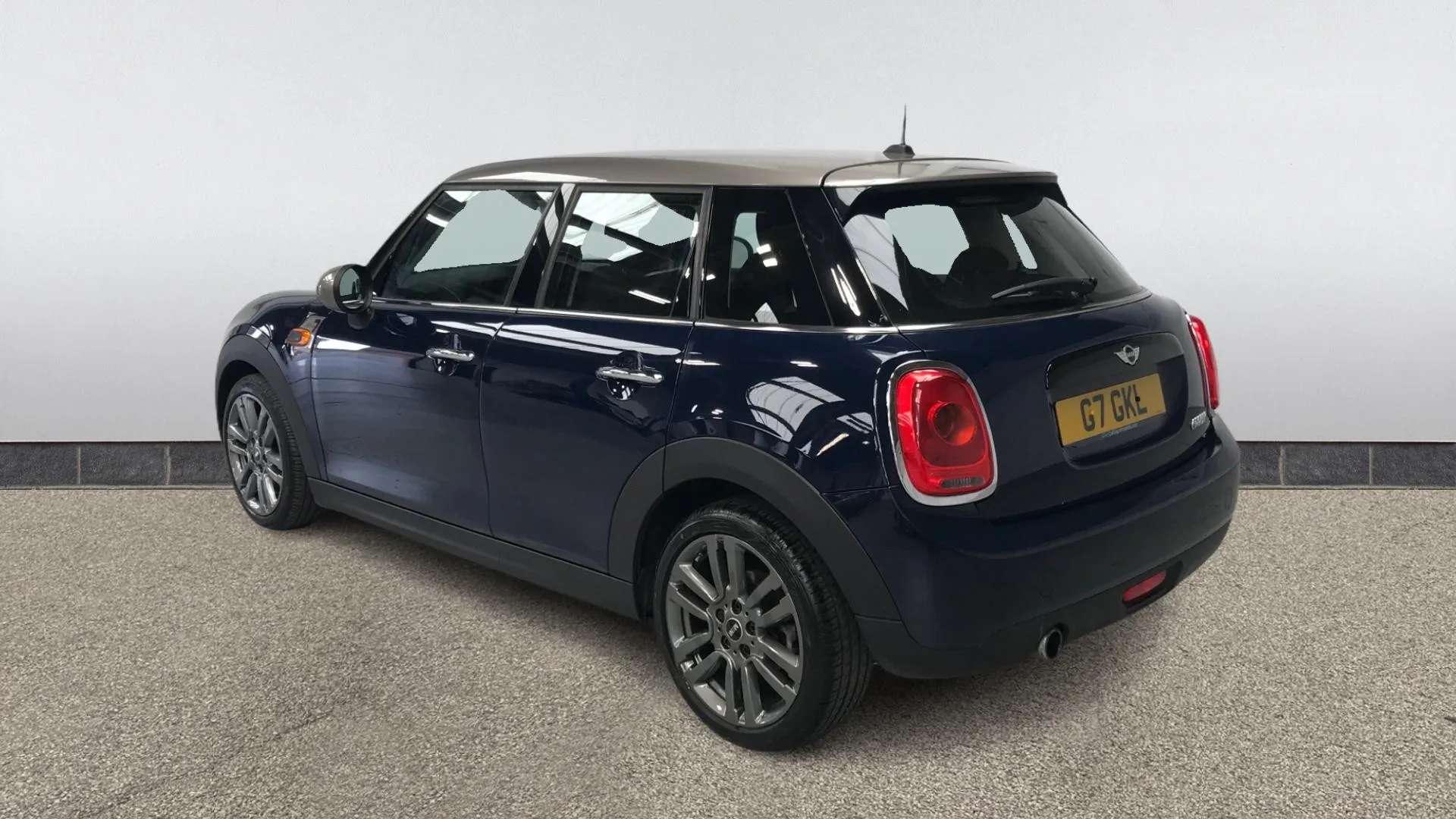 A 2017 MINI HATCH 1.5 Cooper Seven A 2017 MINI HATCH 1.5 Cooper Seven