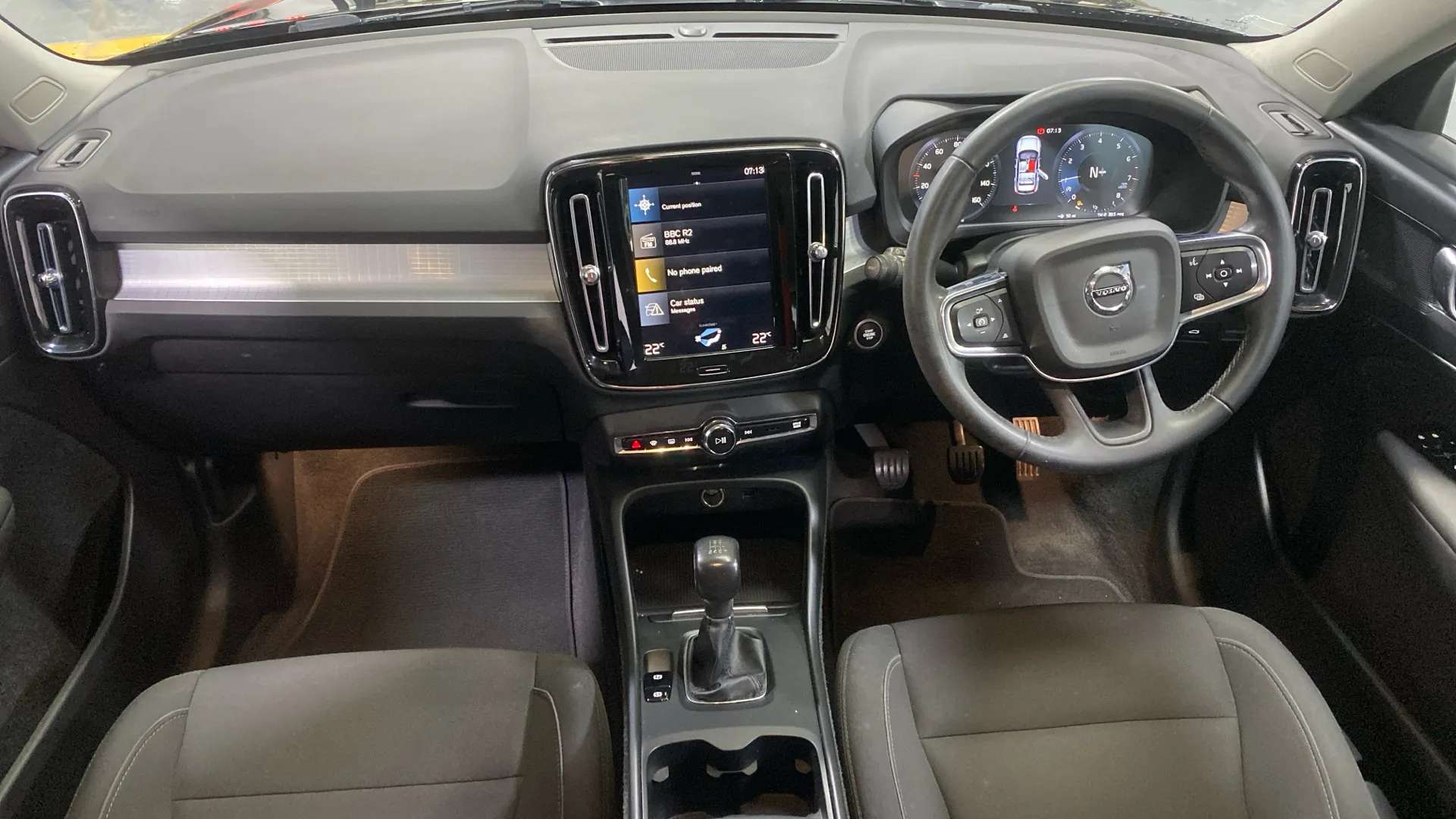 2022 VOLVO XC40 2022 VOLVO XC40