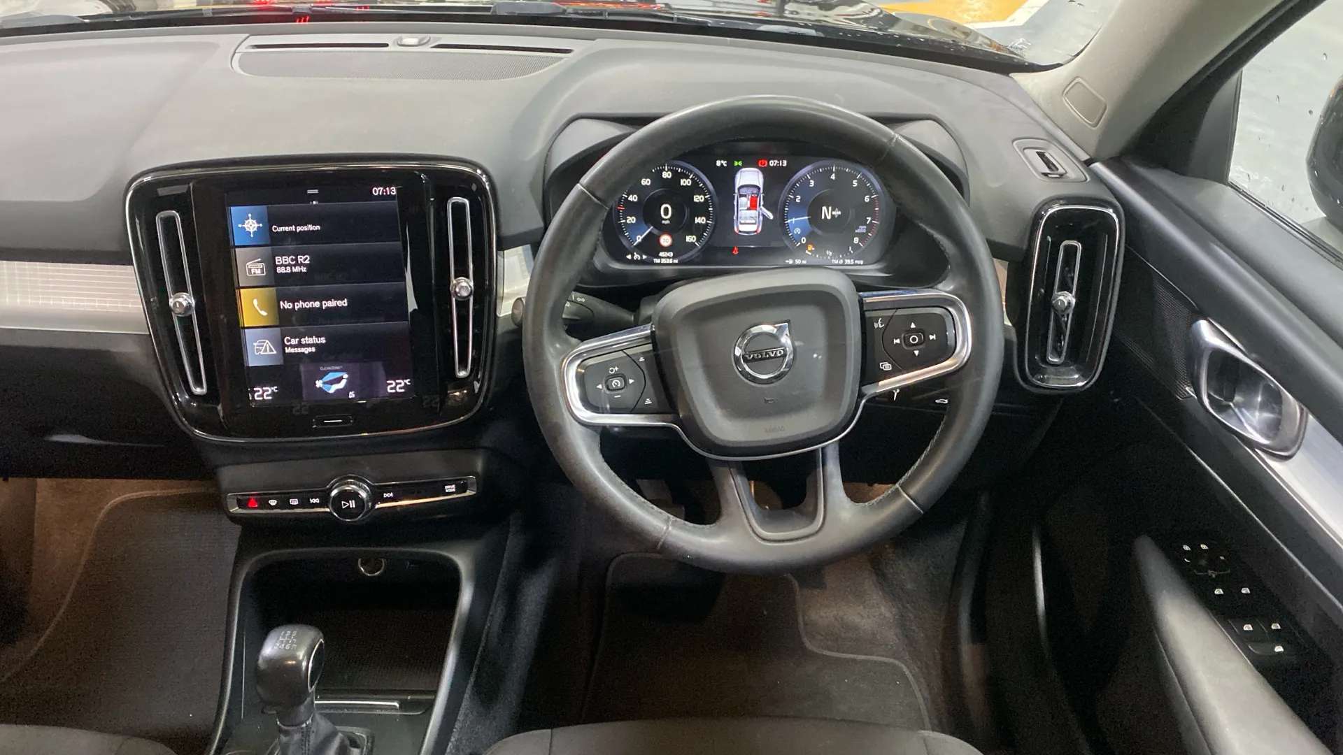 2022 VOLVO XC40 2022 VOLVO XC40