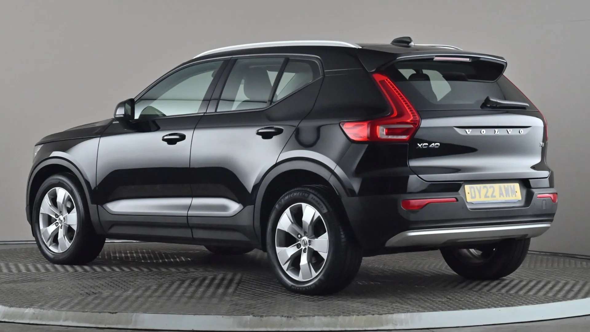 2022 VOLVO XC40 2022 VOLVO XC40
