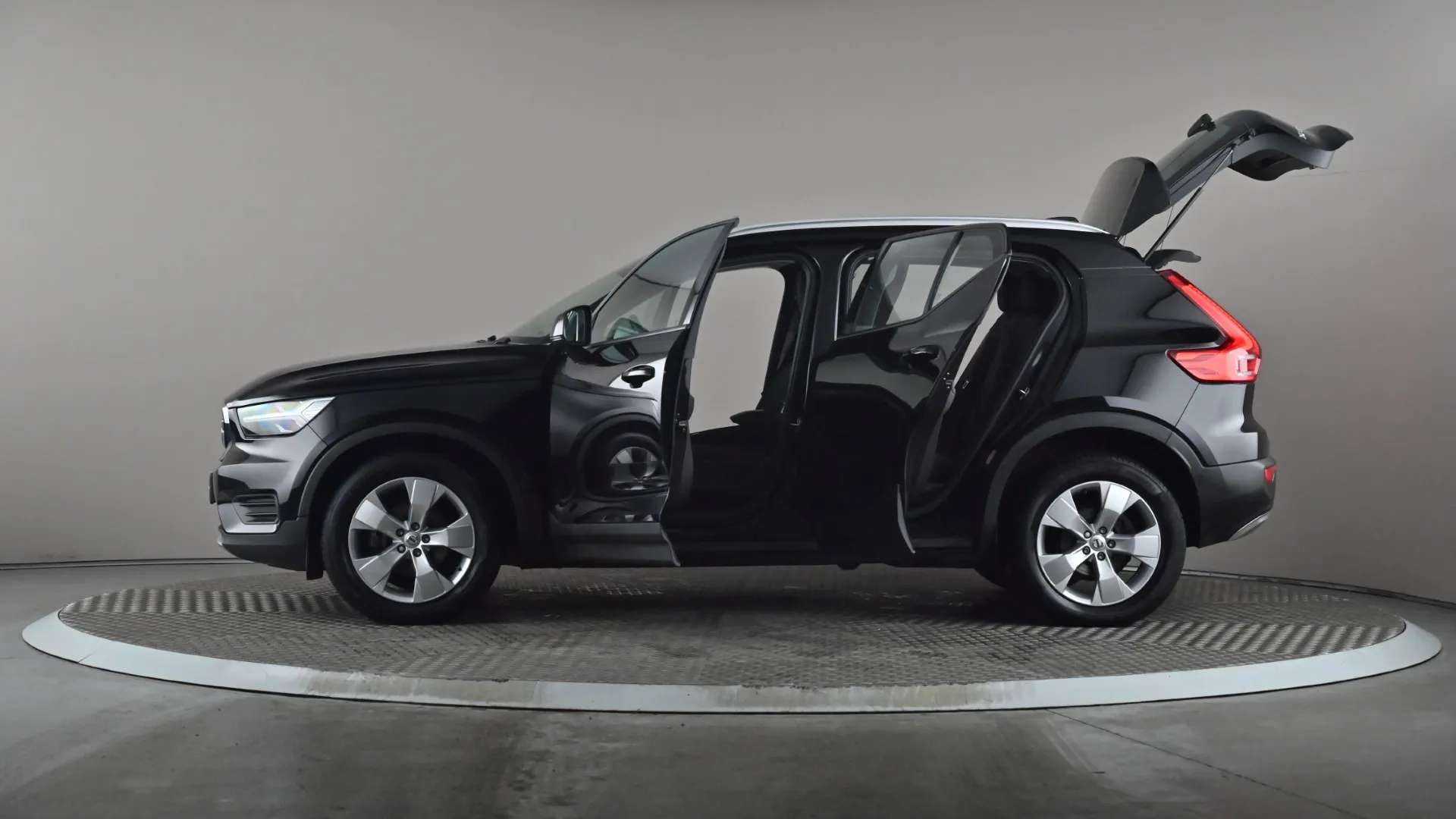 2022 VOLVO XC40 2022 VOLVO XC40