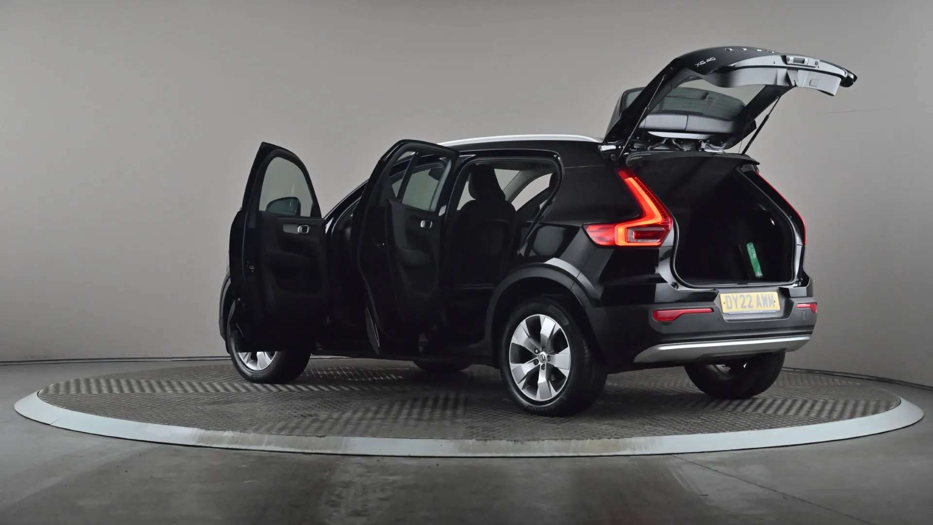 2022 VOLVO XC40 2022 VOLVO XC40