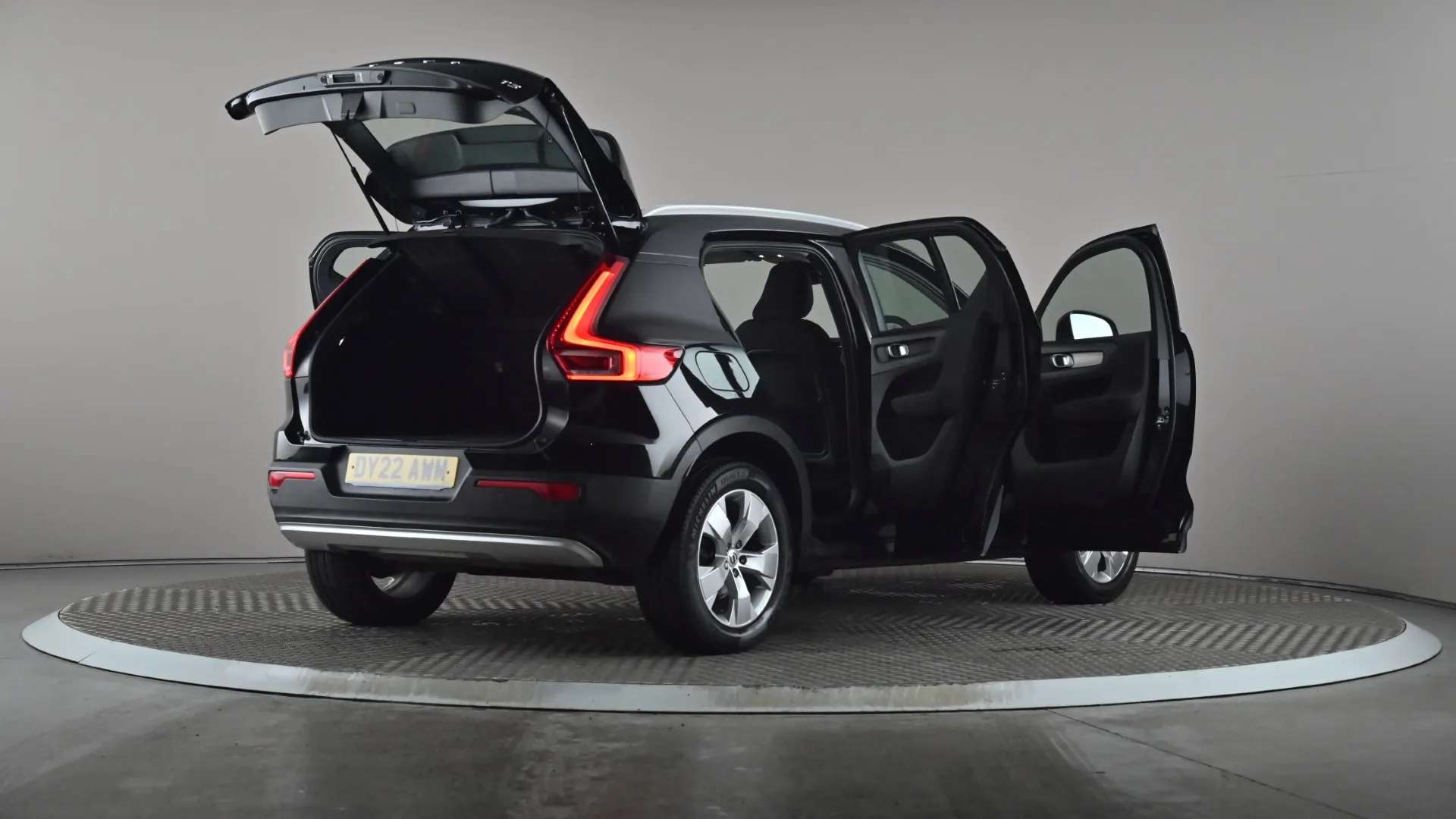 2022 VOLVO XC40 2022 VOLVO XC40
