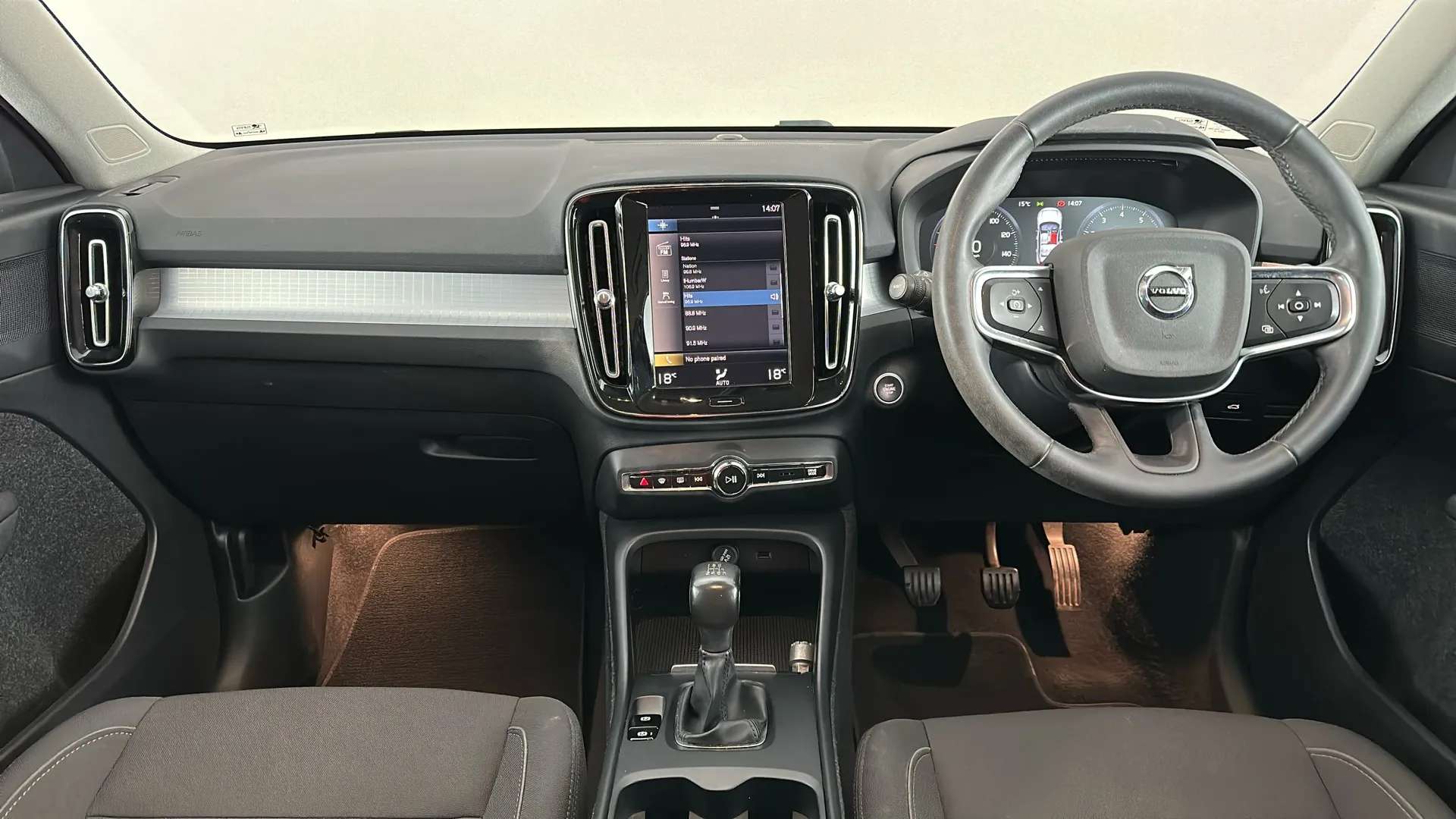 2022 VOLVO XC40 2022 VOLVO XC40