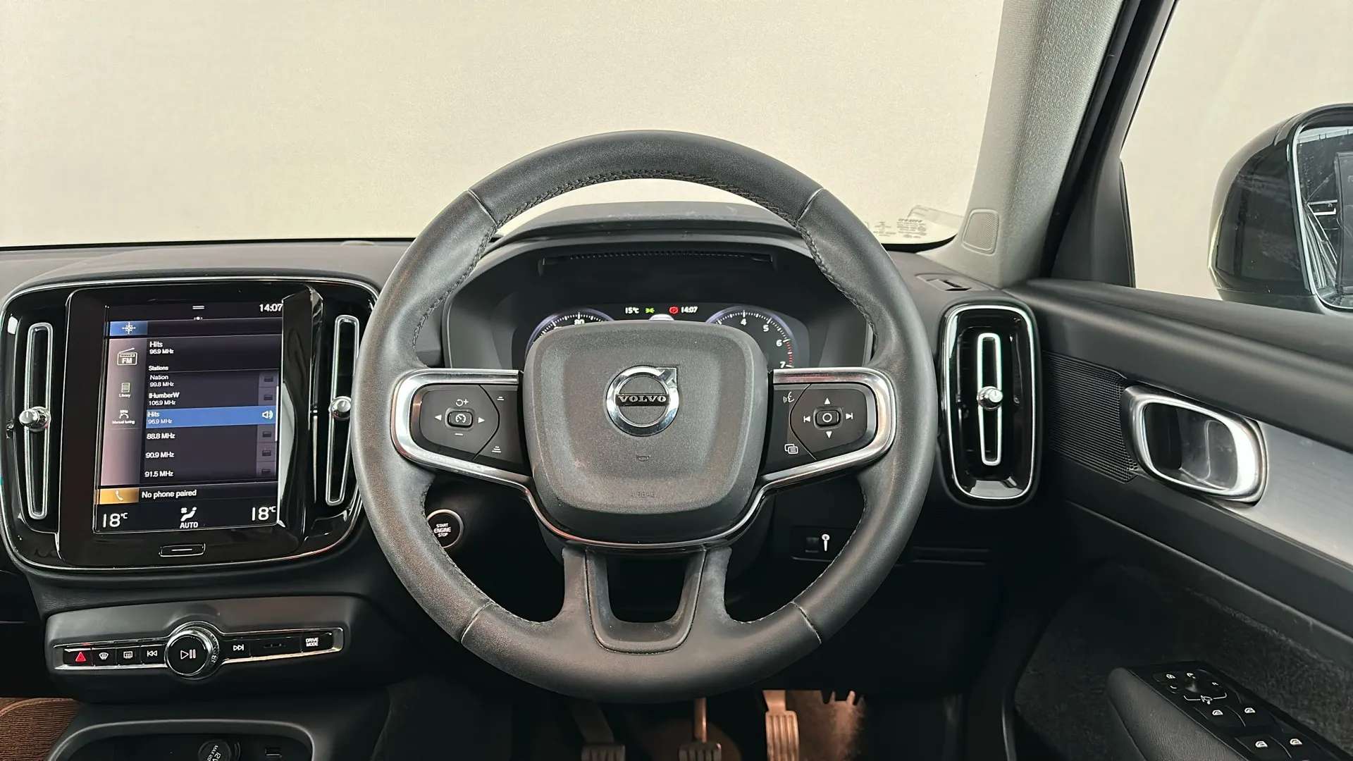 2022 VOLVO XC40 2022 VOLVO XC40