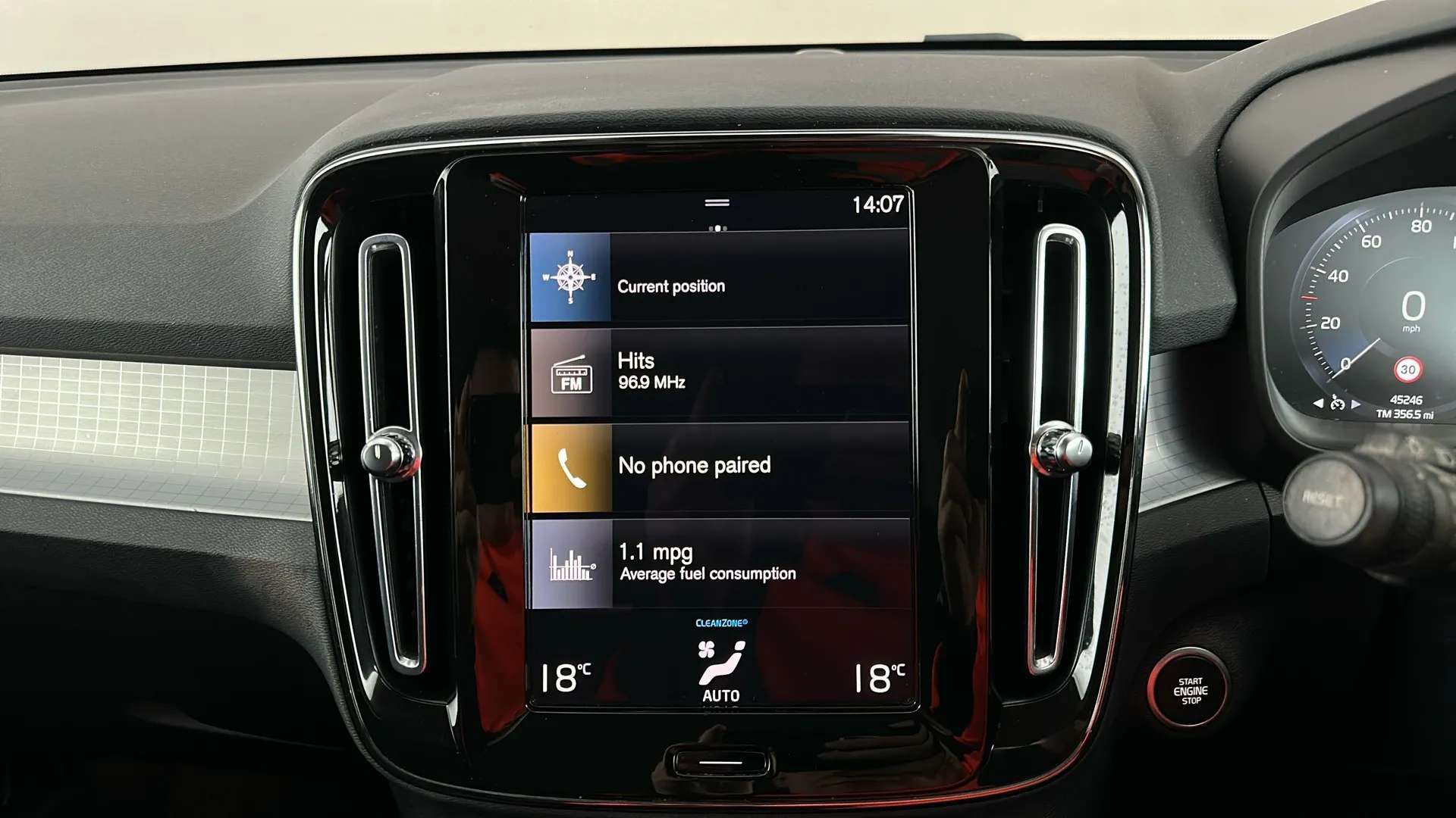 2022 VOLVO XC40 2022 VOLVO XC40