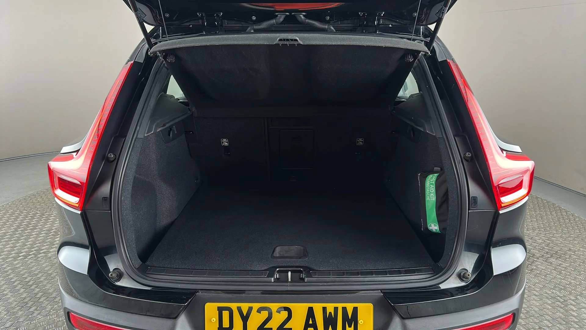 2022 VOLVO XC40 2022 VOLVO XC40