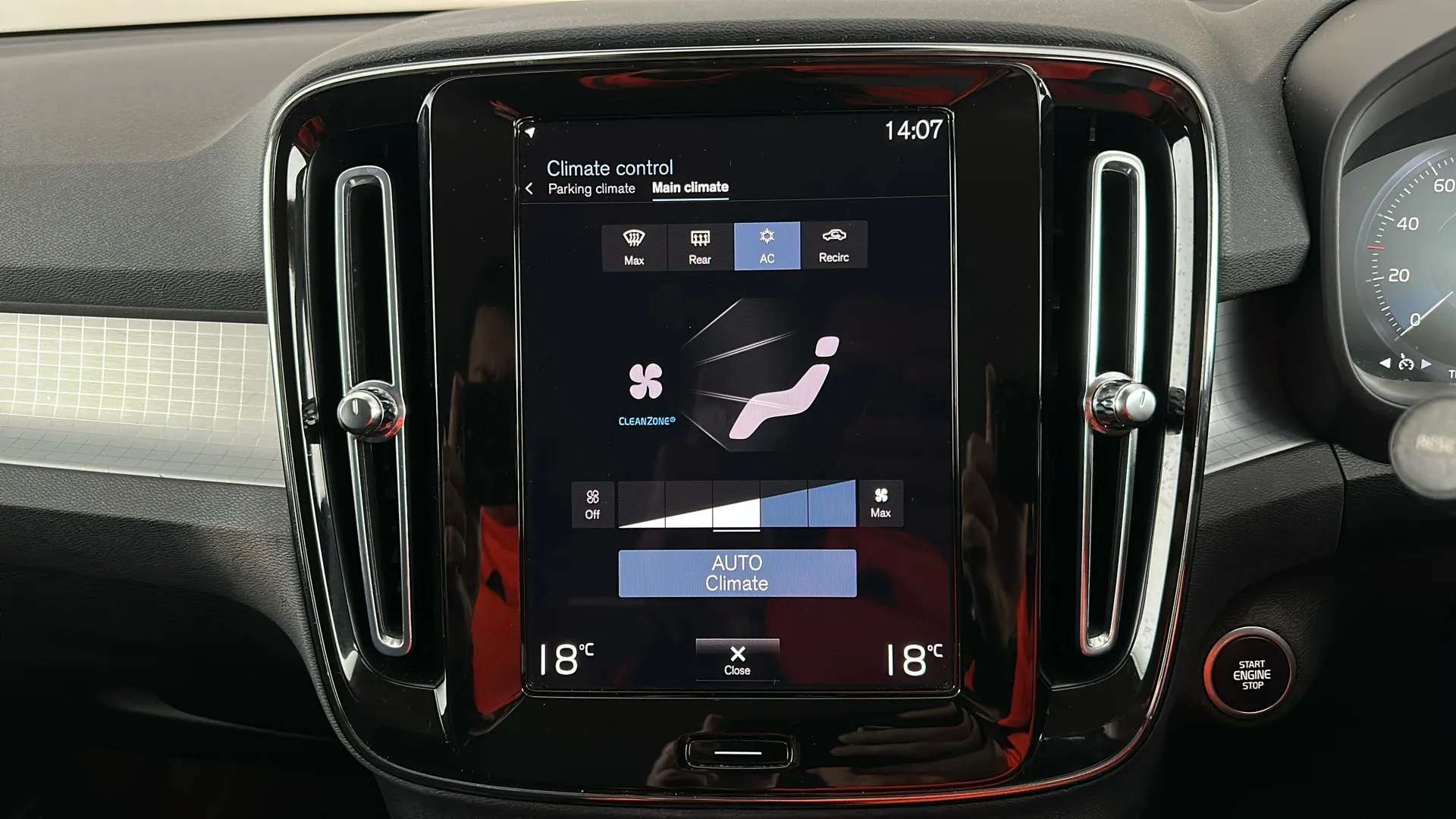 2022 VOLVO XC40 2022 VOLVO XC40