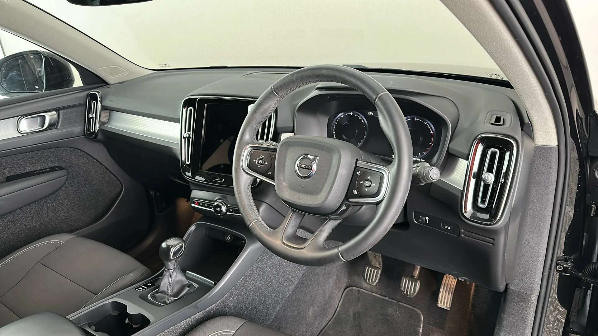 2022 VOLVO XC40 2022 VOLVO XC40