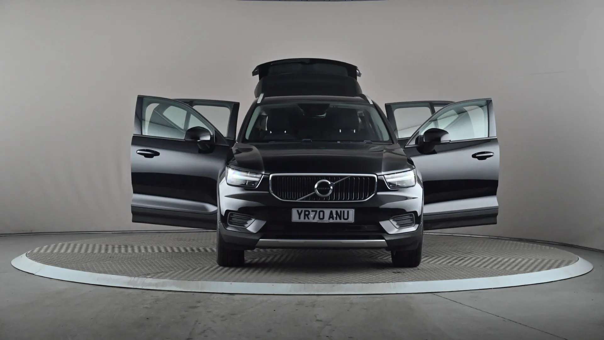 2020 VOLVO XC40 2020 VOLVO XC40