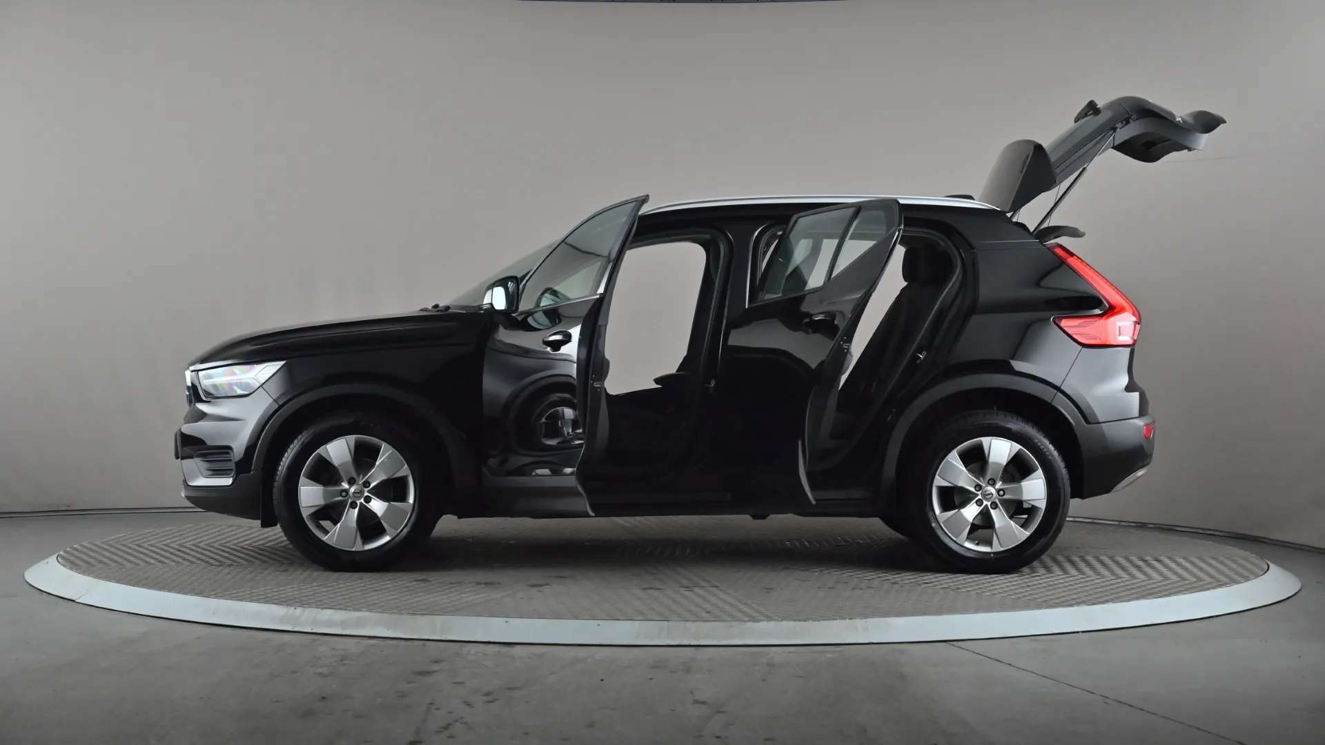 2020 VOLVO XC40 2020 VOLVO XC40