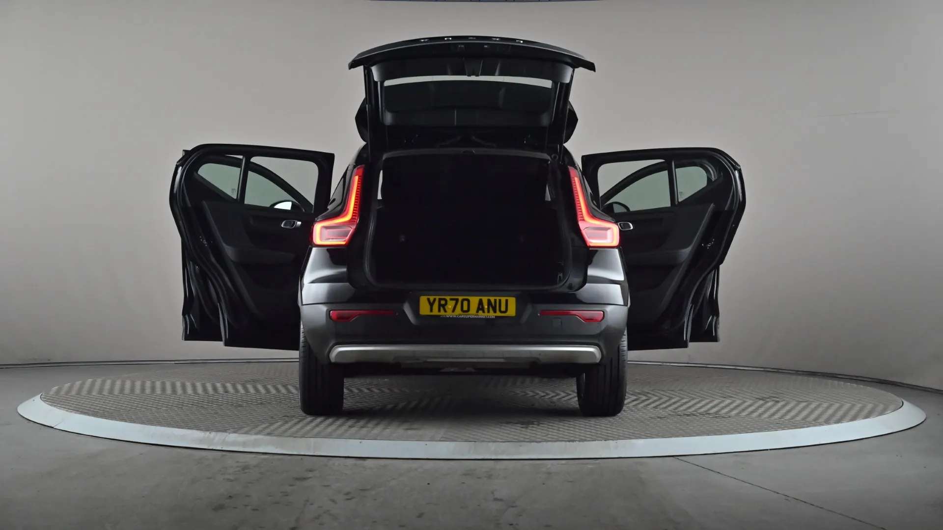 2020 VOLVO XC40 2020 VOLVO XC40