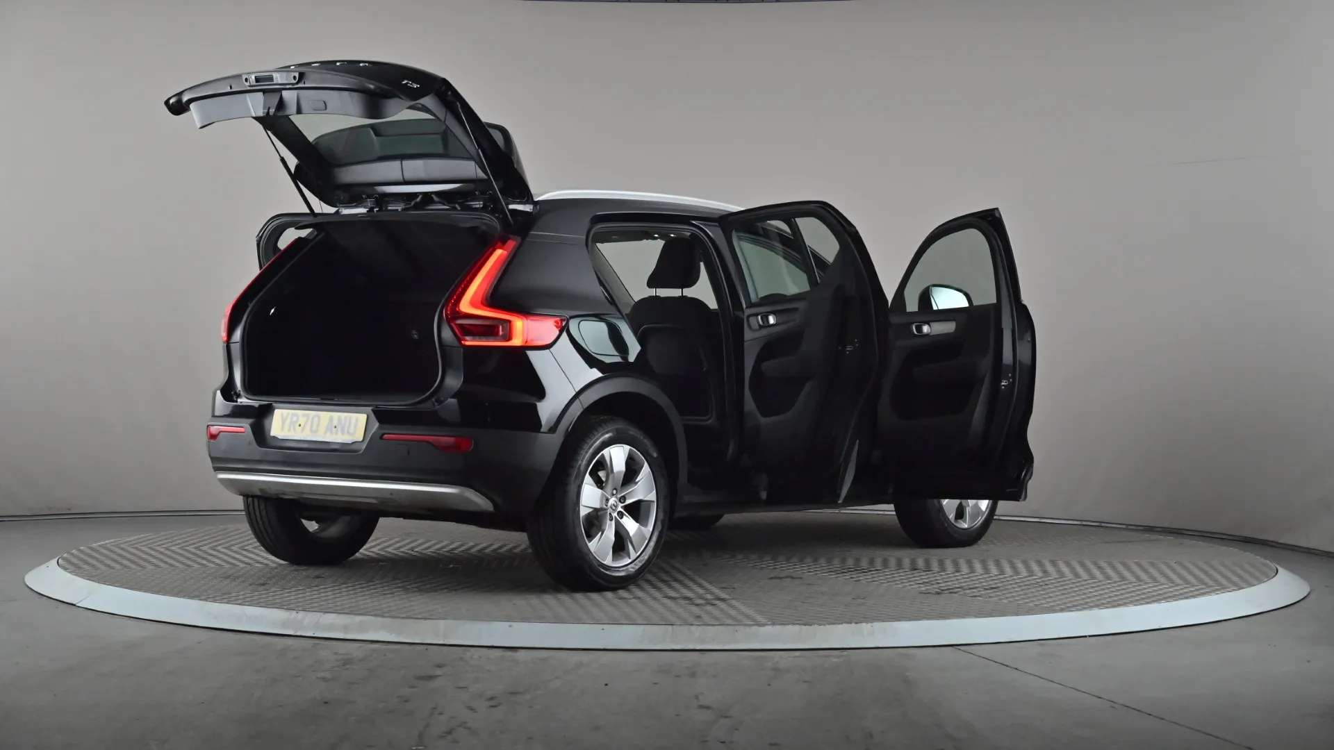 2020 VOLVO XC40 2020 VOLVO XC40