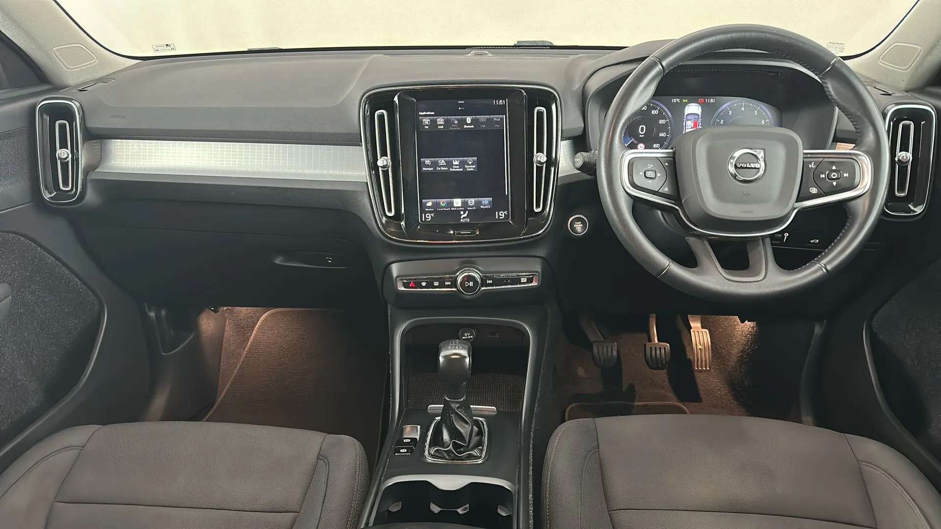 2020 VOLVO XC40 2020 VOLVO XC40