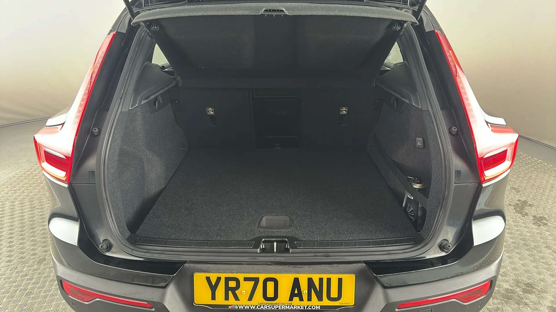 2020 VOLVO XC40 2020 VOLVO XC40