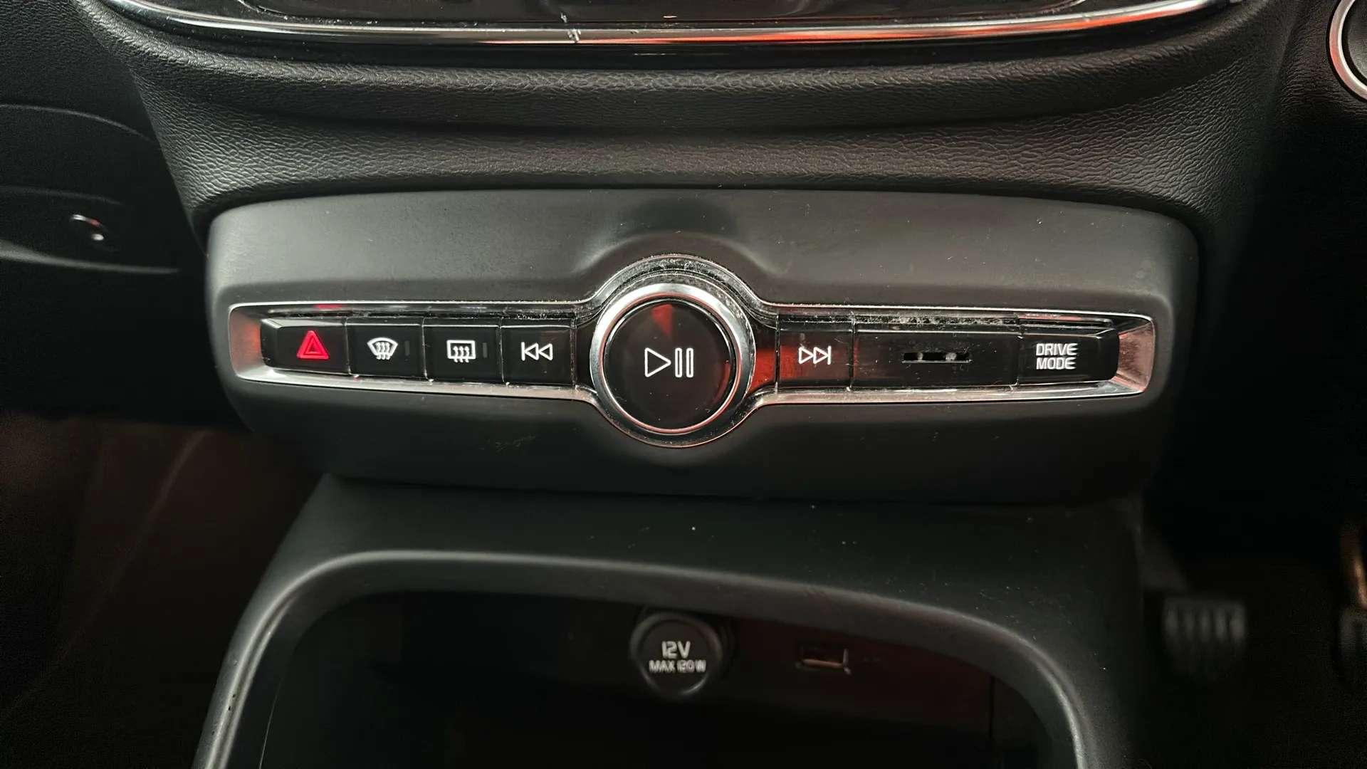 2020 VOLVO XC40 2020 VOLVO XC40