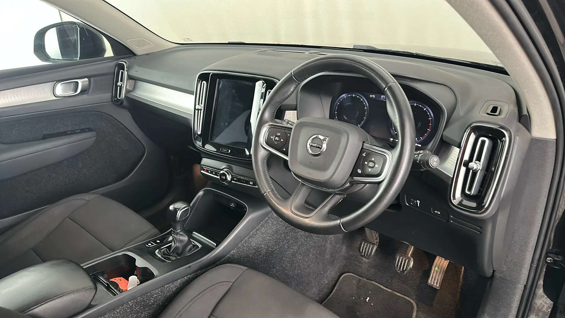 2020 VOLVO XC40 2020 VOLVO XC40