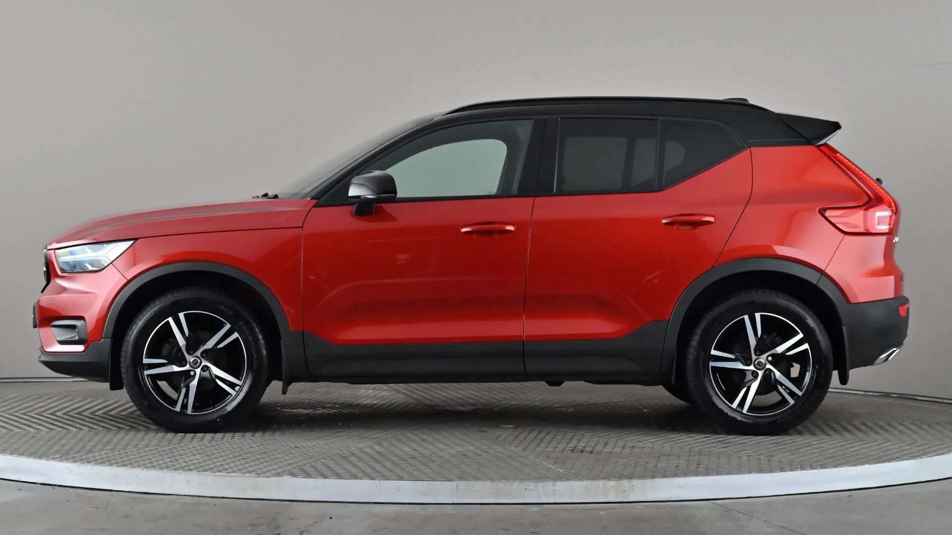 A 2018 VOLVO XC40 1.5 T3 R DESIGN A 2018 VOLVO XC40 1.5 T3 R DESIGN