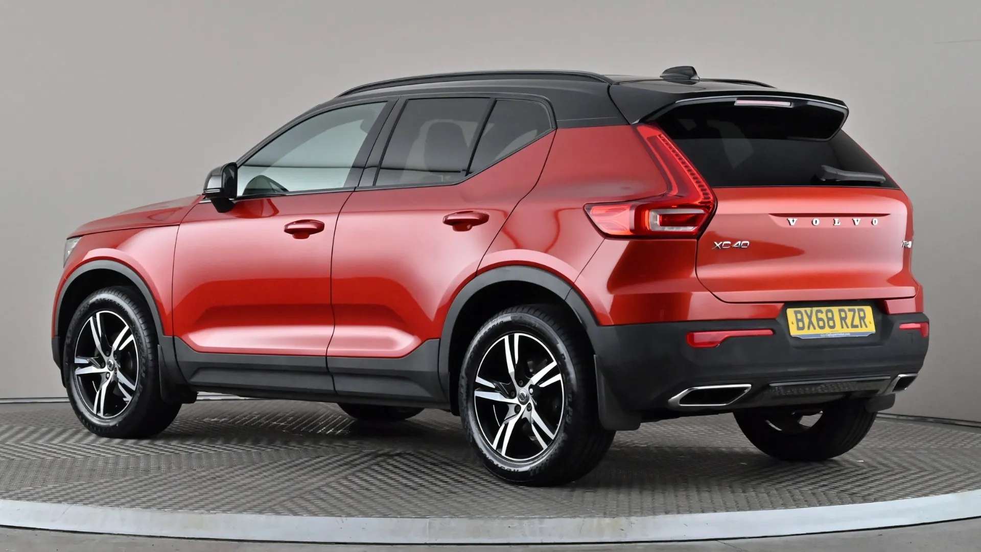 A 2018 VOLVO XC40 1.5 T3 R DESIGN A 2018 VOLVO XC40 1.5 T3 R DESIGN