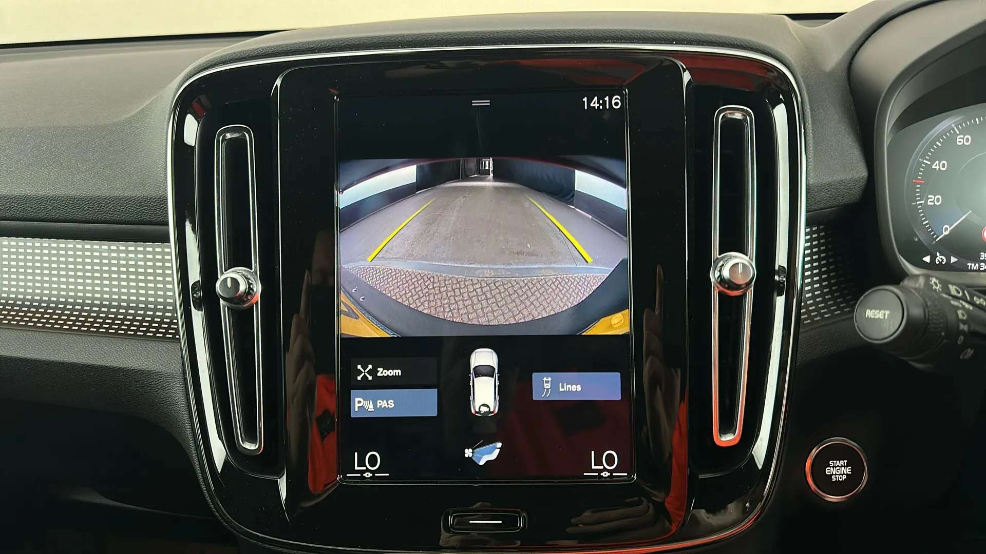 2018 VOLVO XC40 2018 VOLVO XC40