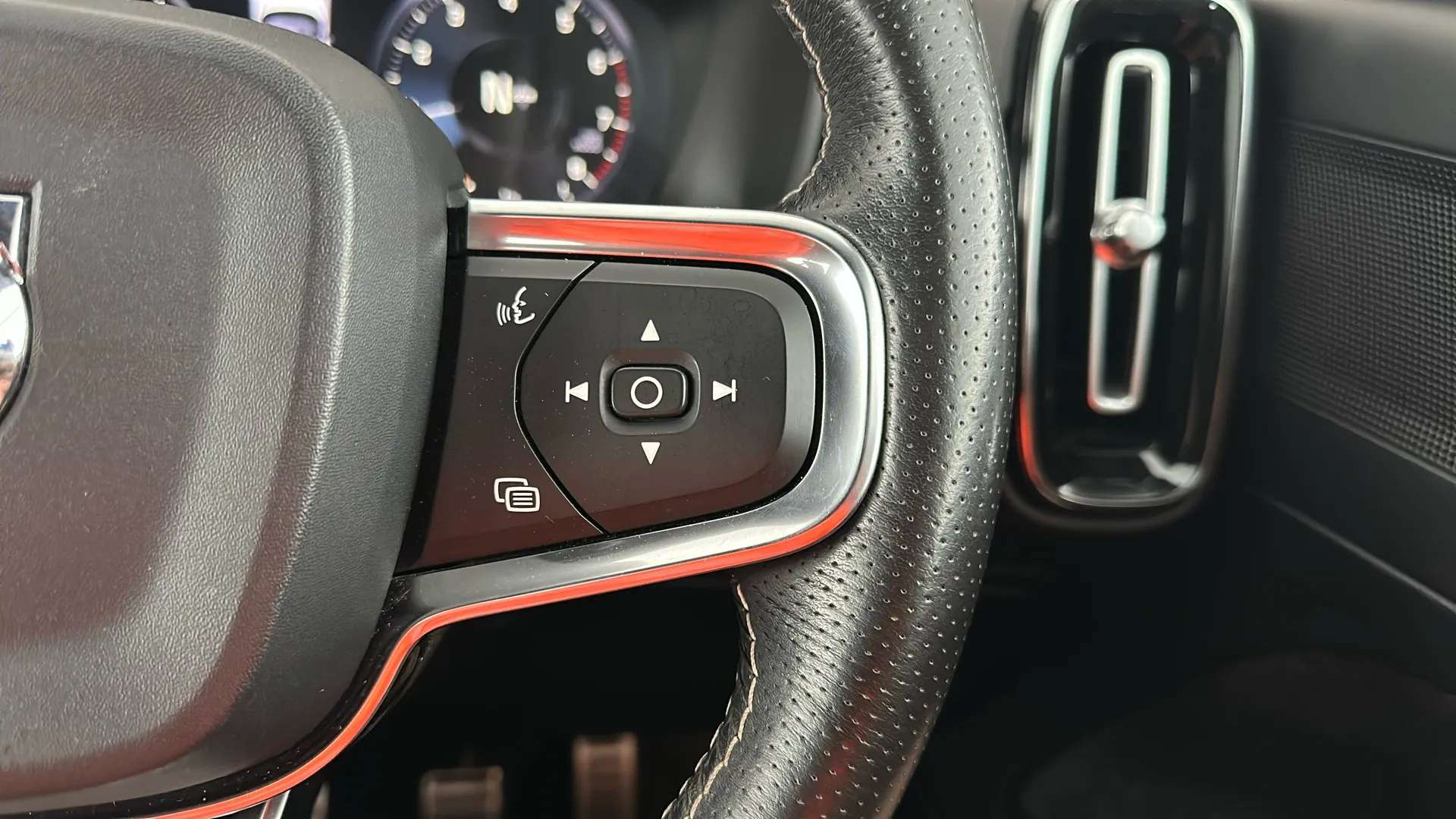 2018 VOLVO XC40 2018 VOLVO XC40