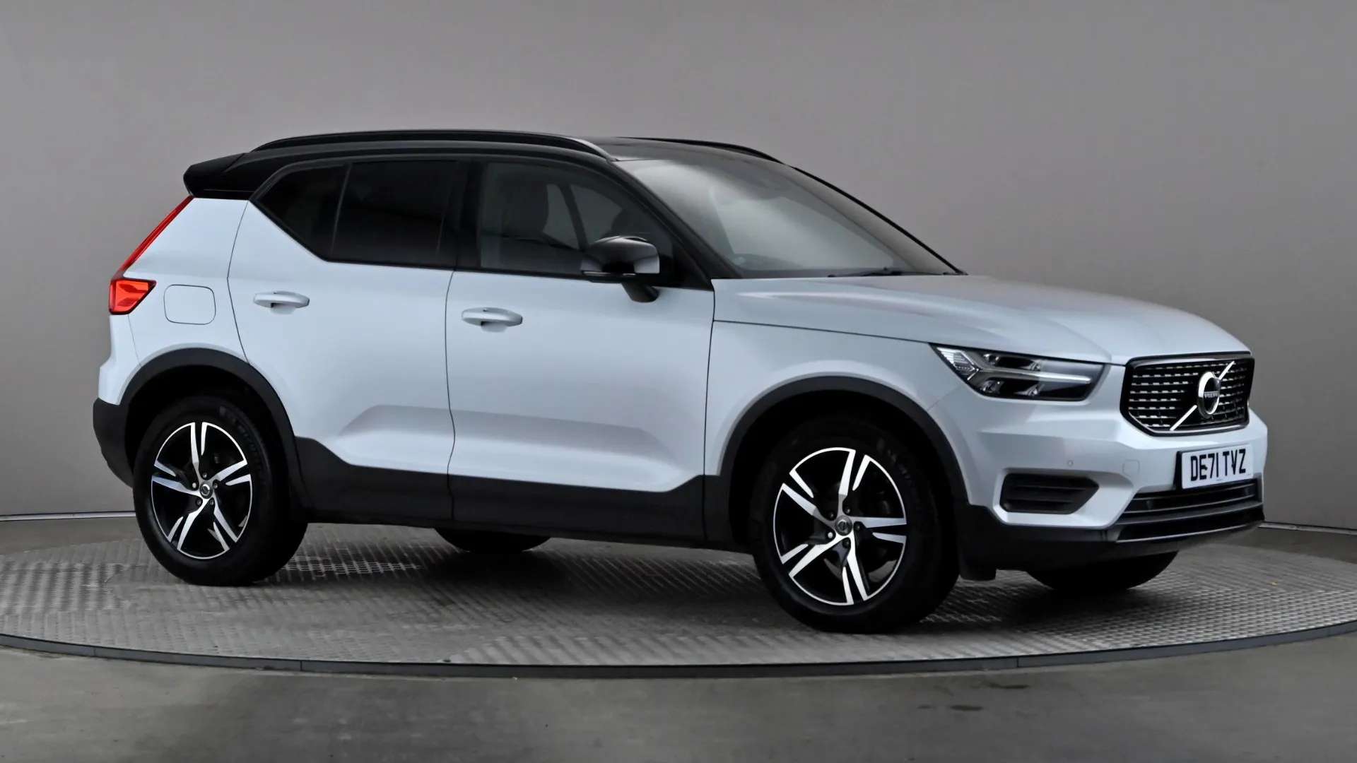 2021 VOLVO XC40 2021 VOLVO XC40