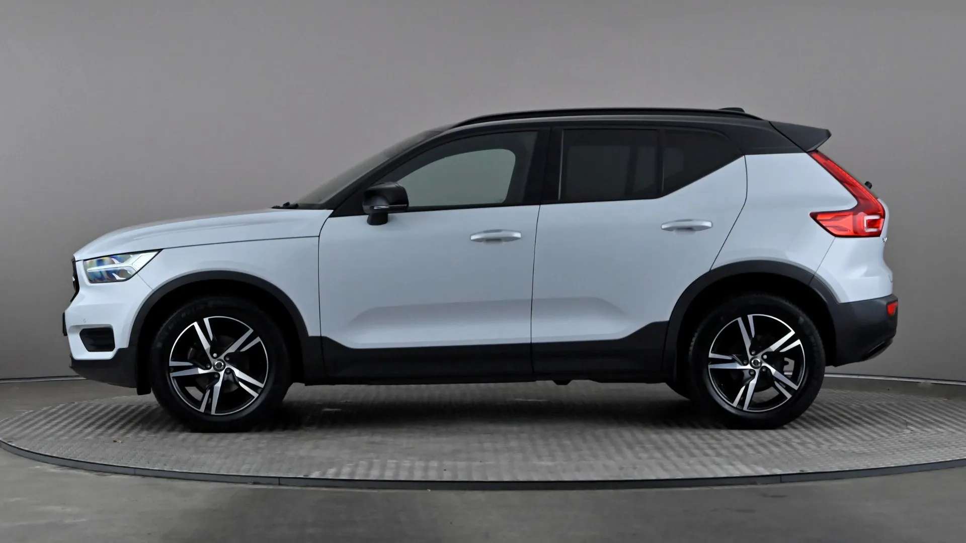 2021 VOLVO XC40 2021 VOLVO XC40